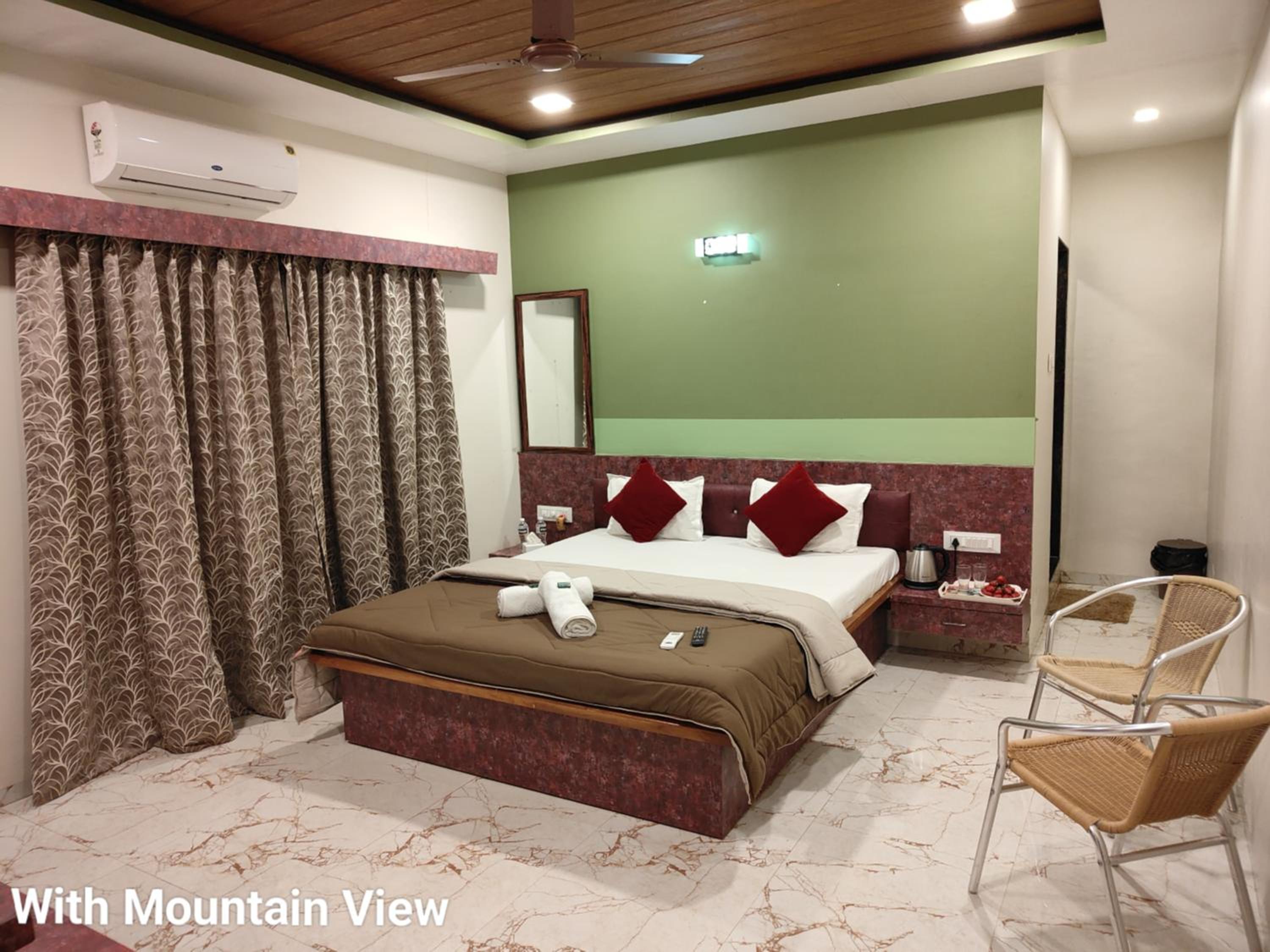 Family Room with Mountain View photo 1