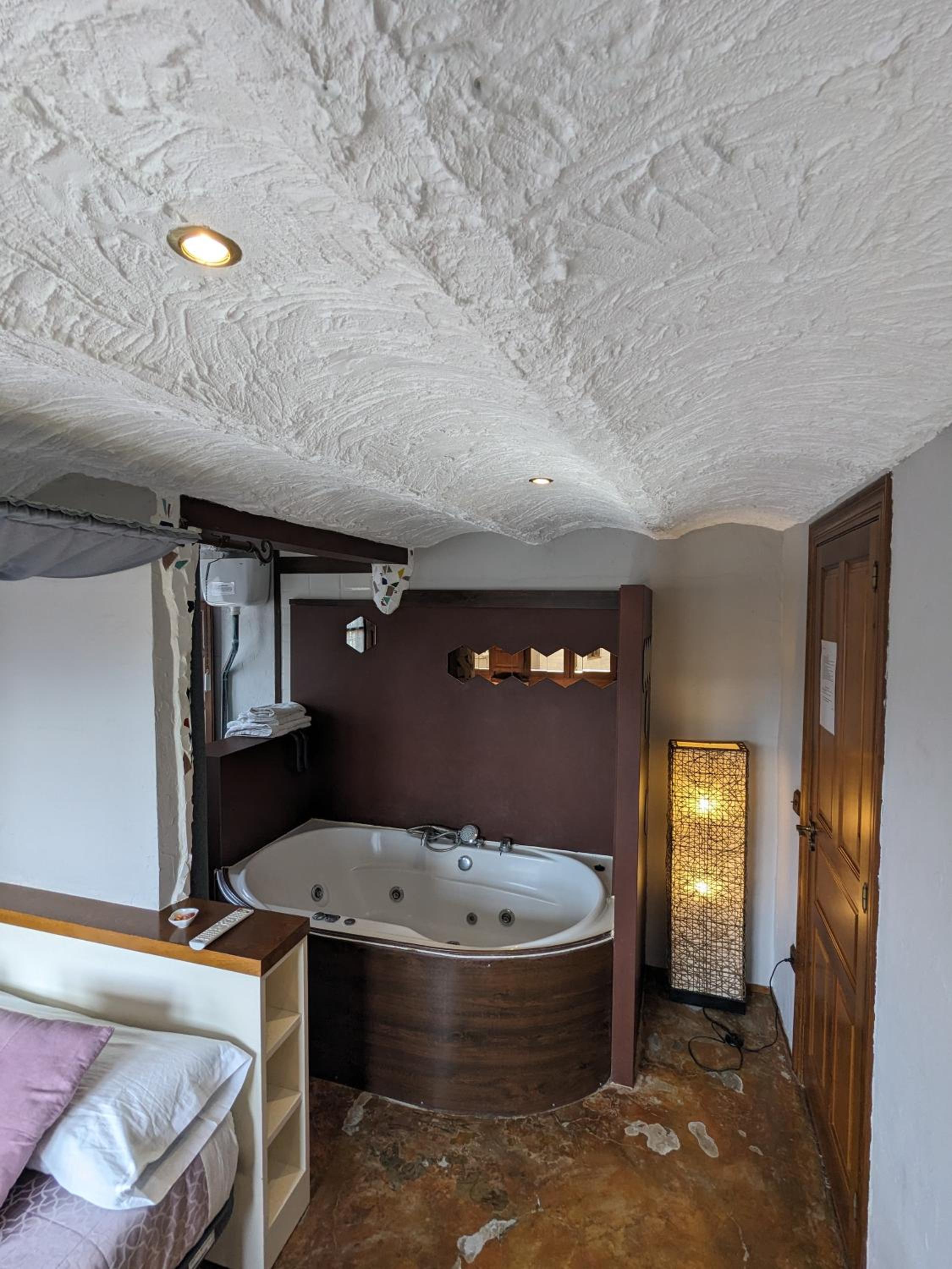 Double Room with Spa Bath photo 3