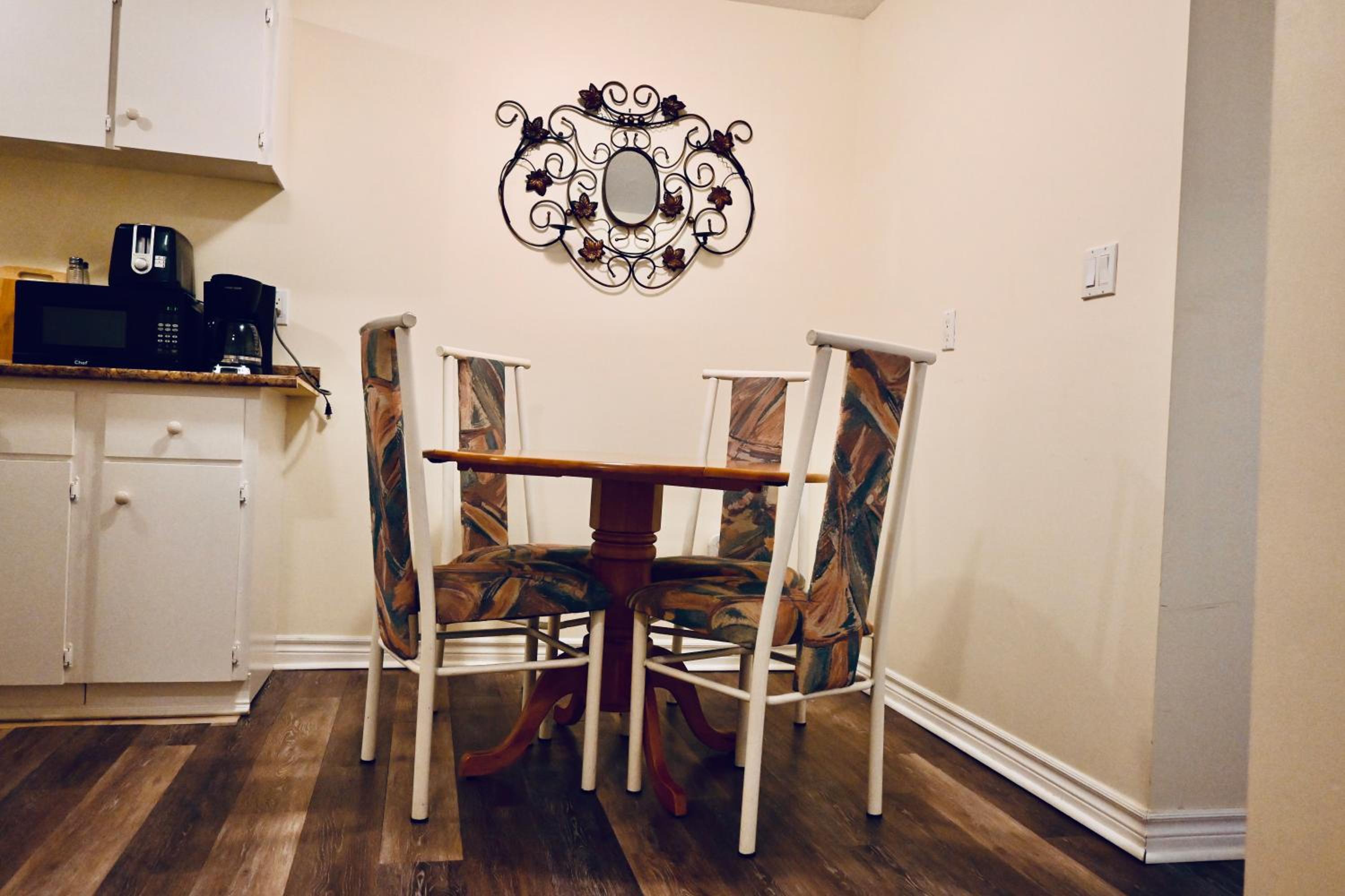 One-Bedroom Apartment - Photo 6