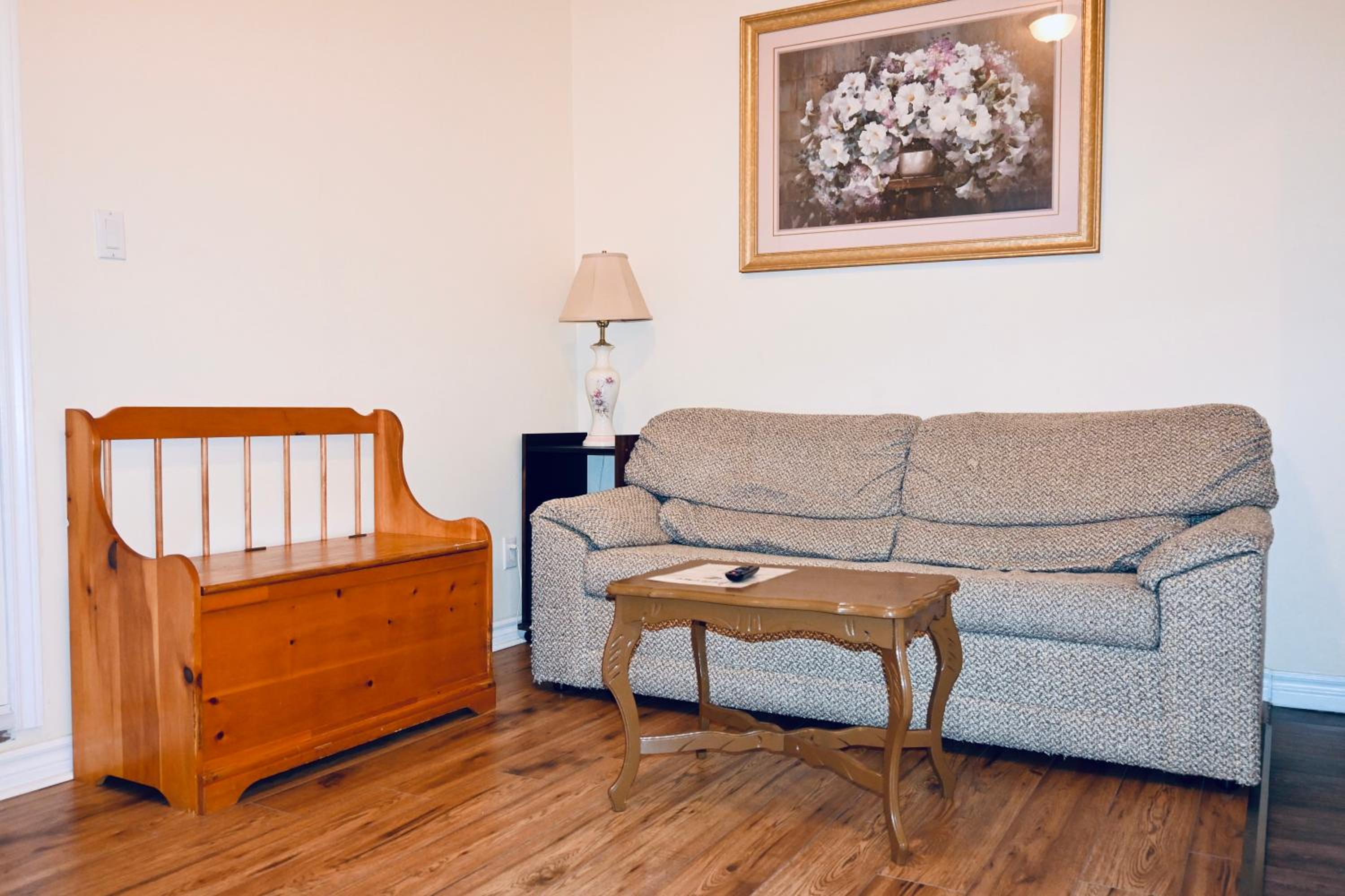 One-Bedroom Apartment - Photo 4