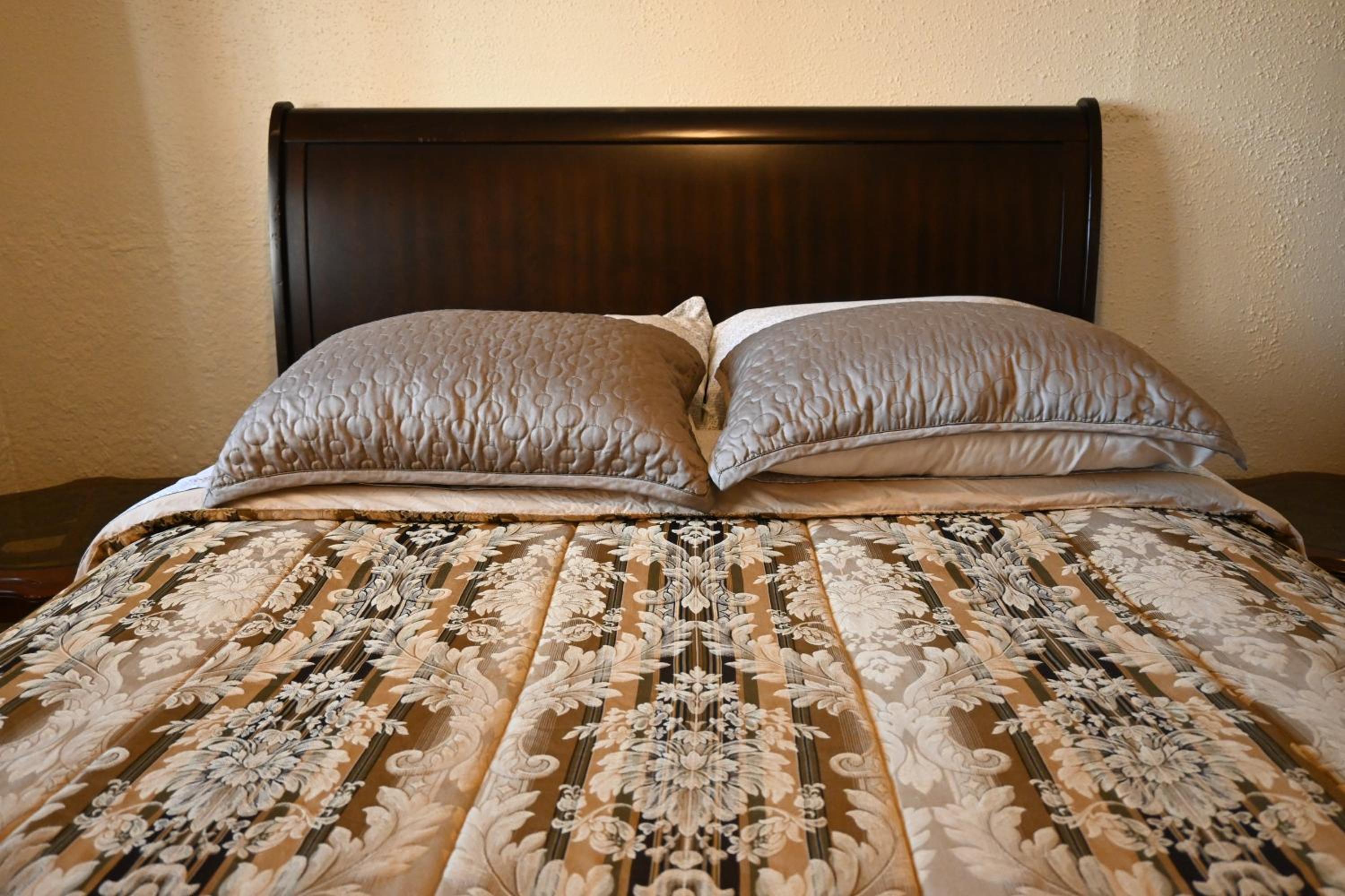 One-Bedroom Apartment - Photo 3