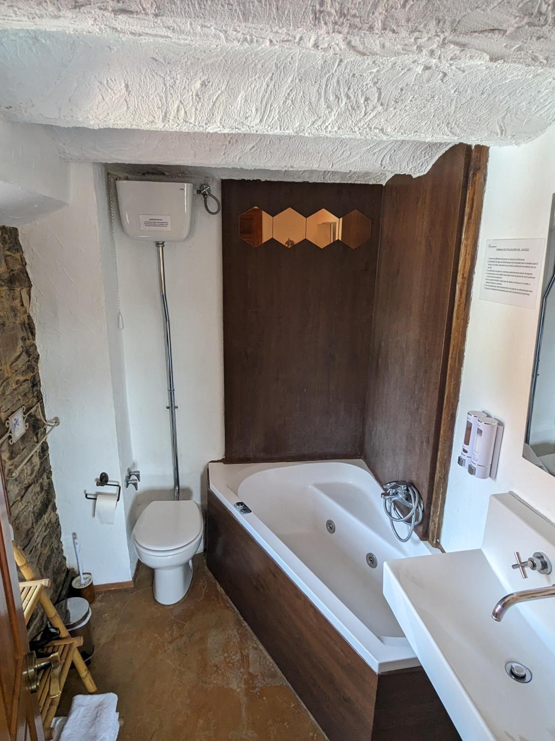 Double Room with Private Bathroom photo 3