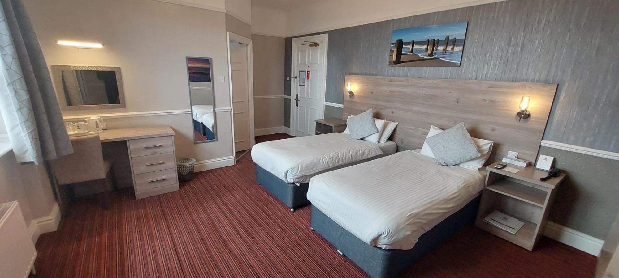 Deluxe Twin Room with Sea View photo 3