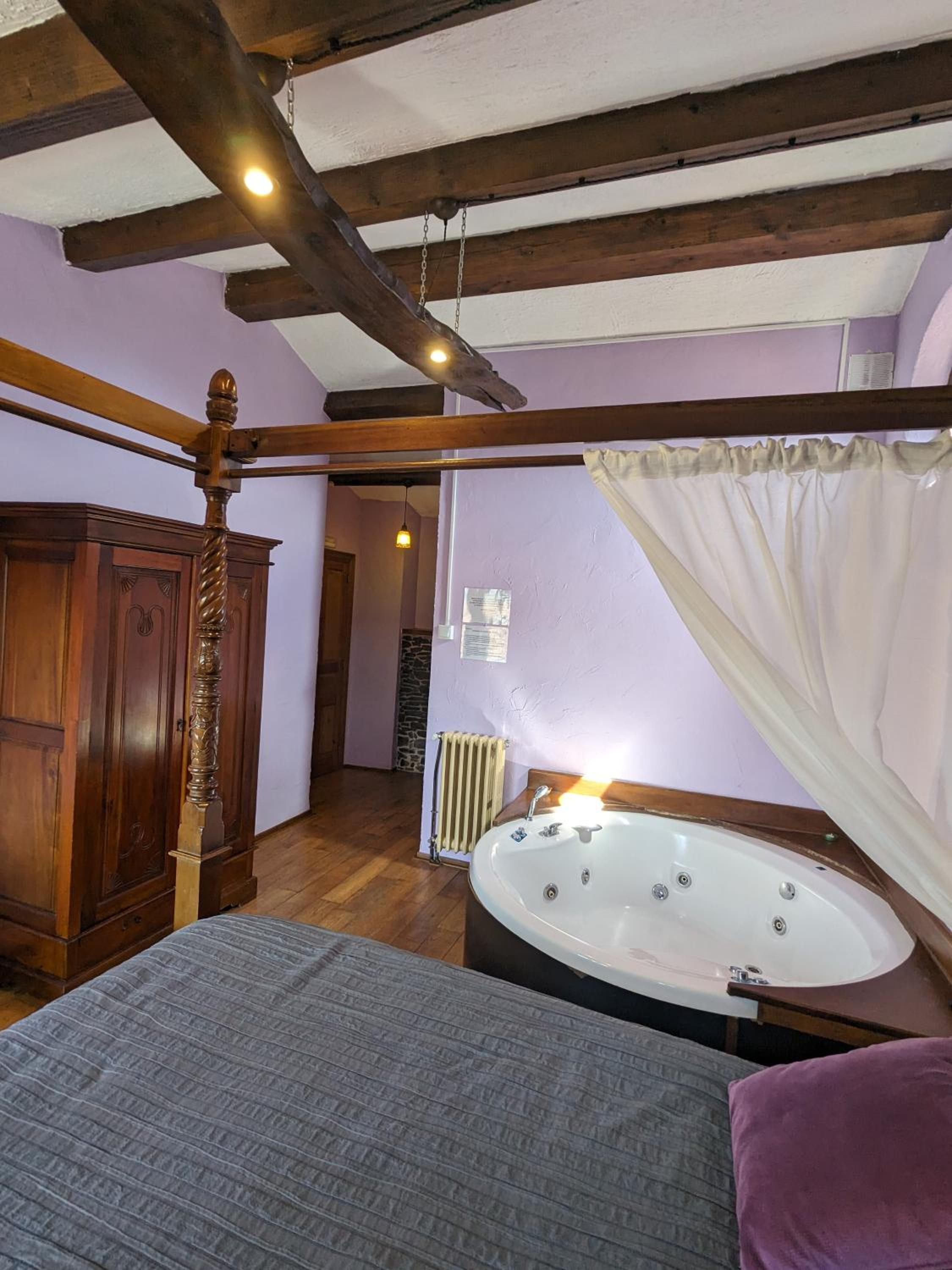 Double Room with Spa Bath - Photo 3