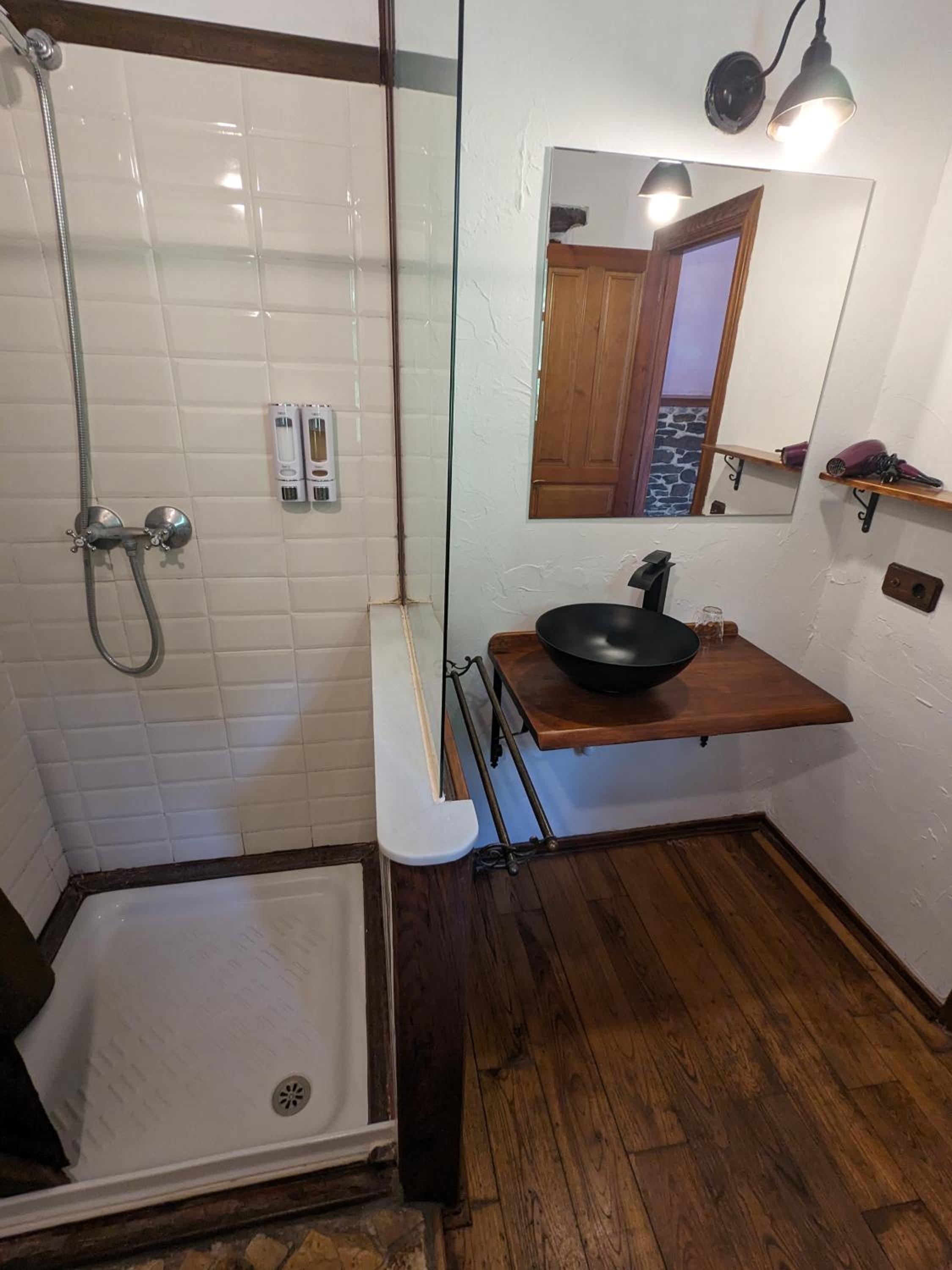 Double Room with Spa Bath - Photo 8
