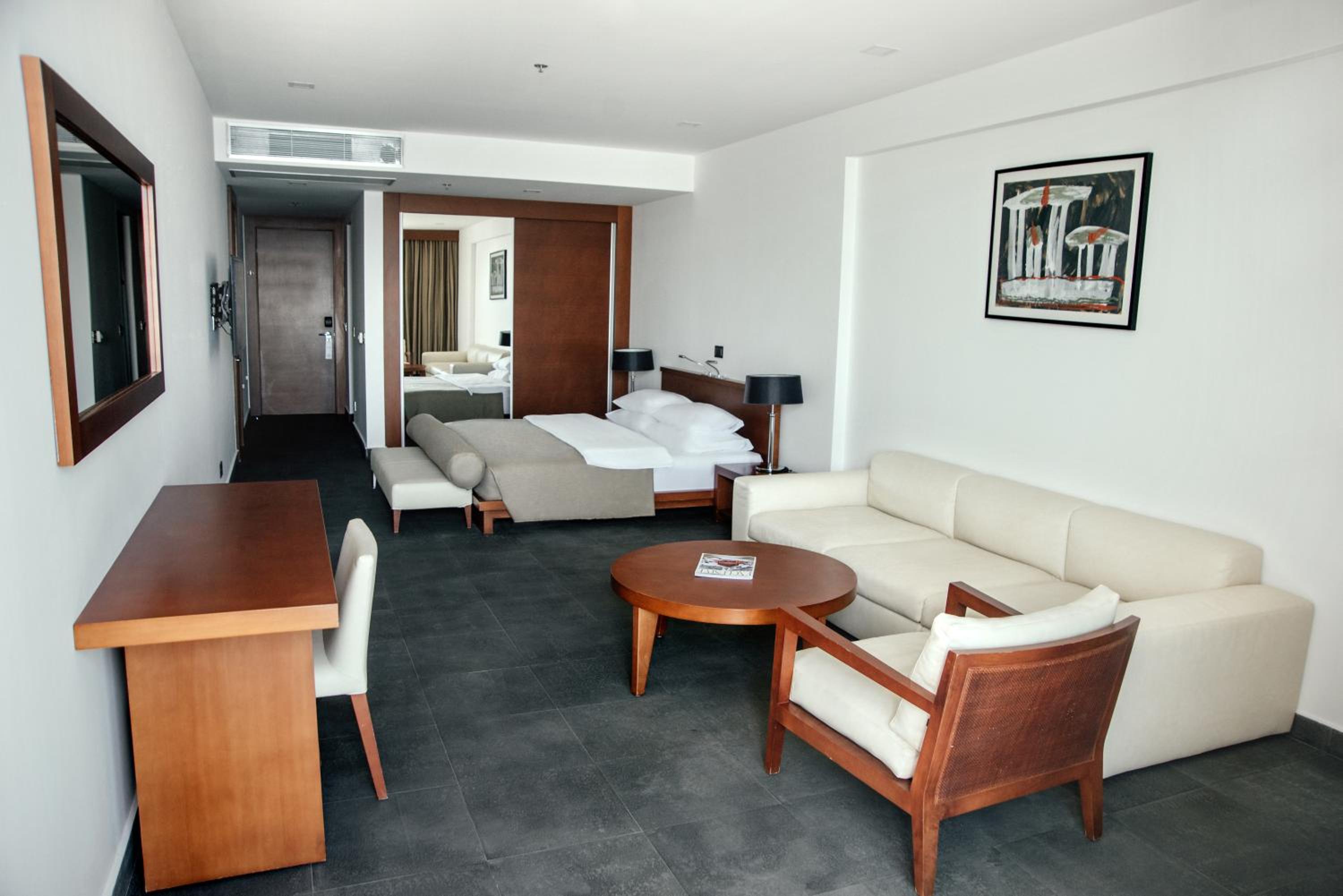 Family Suite with Balcony photo 2