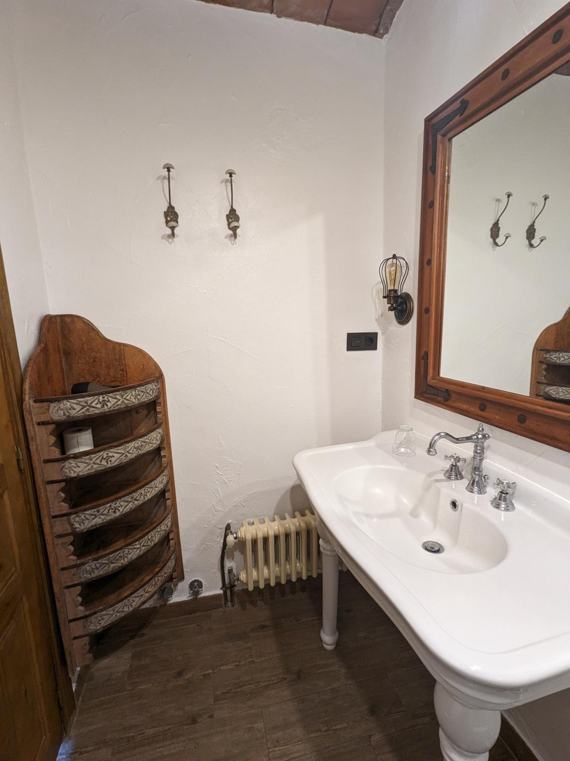 Double Room with Private Bathroom - Photo 12