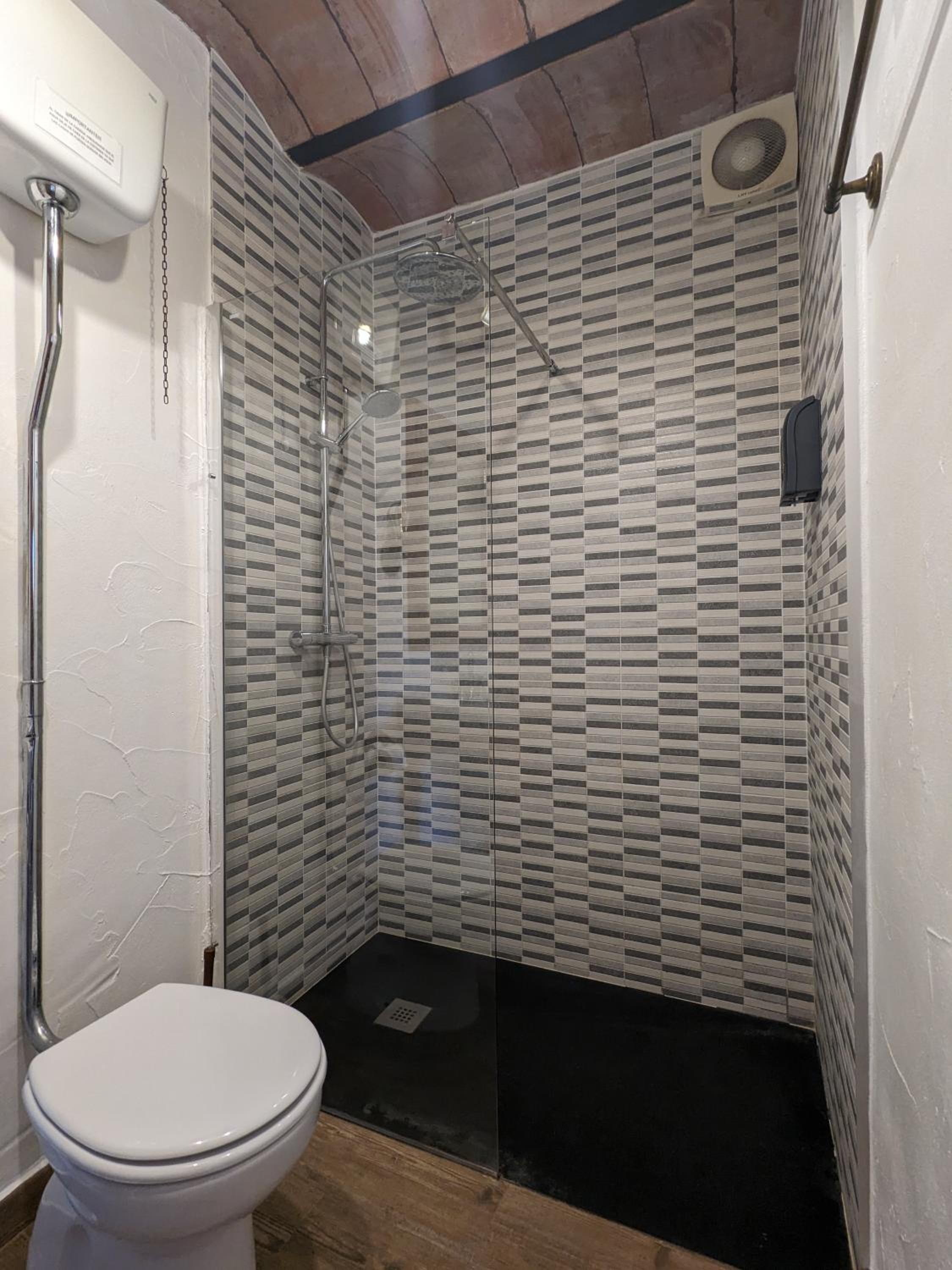 Double Room with Private Bathroom - Photo 4