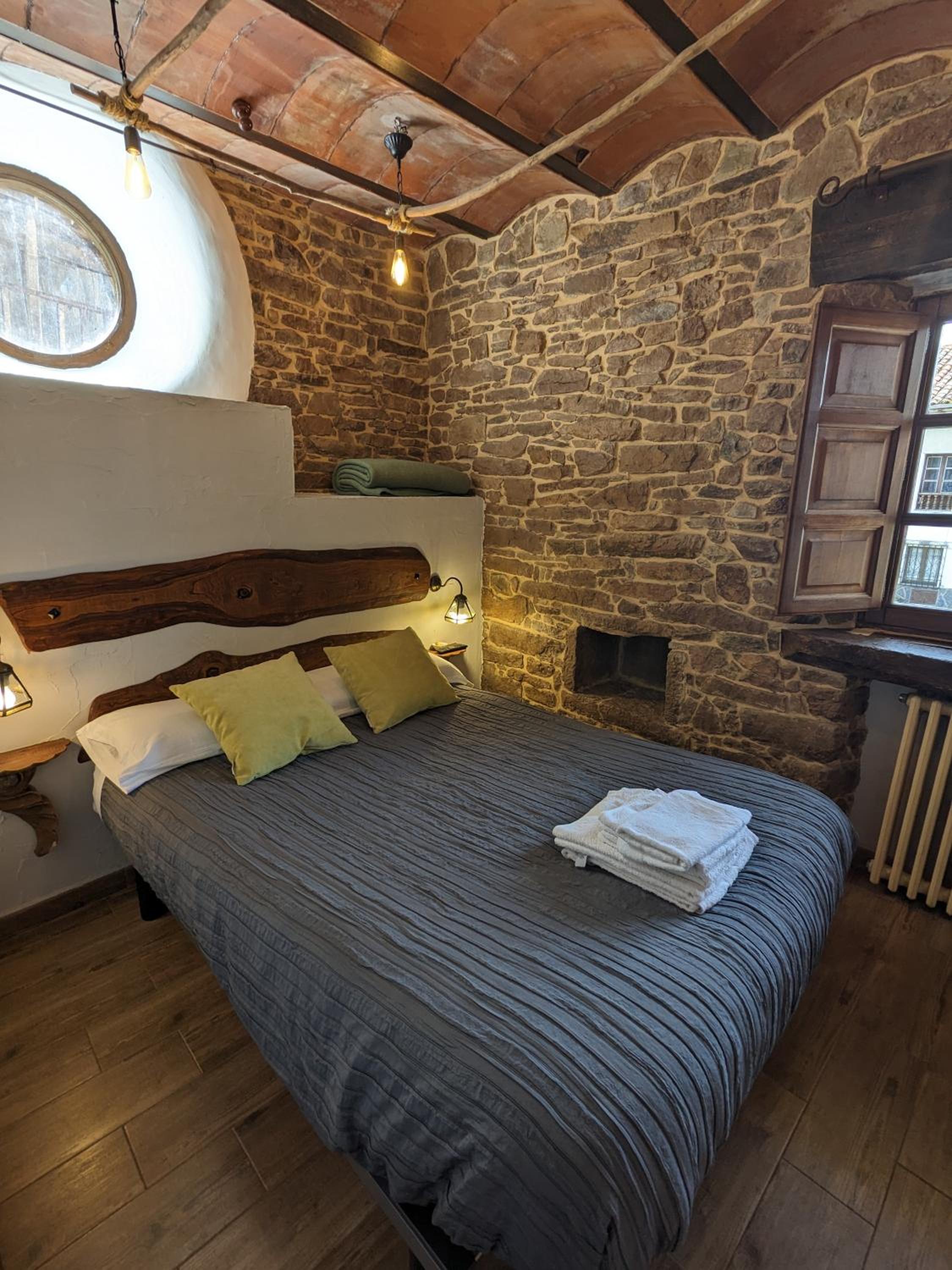 Double Room with Private Bathroom - Photo 8