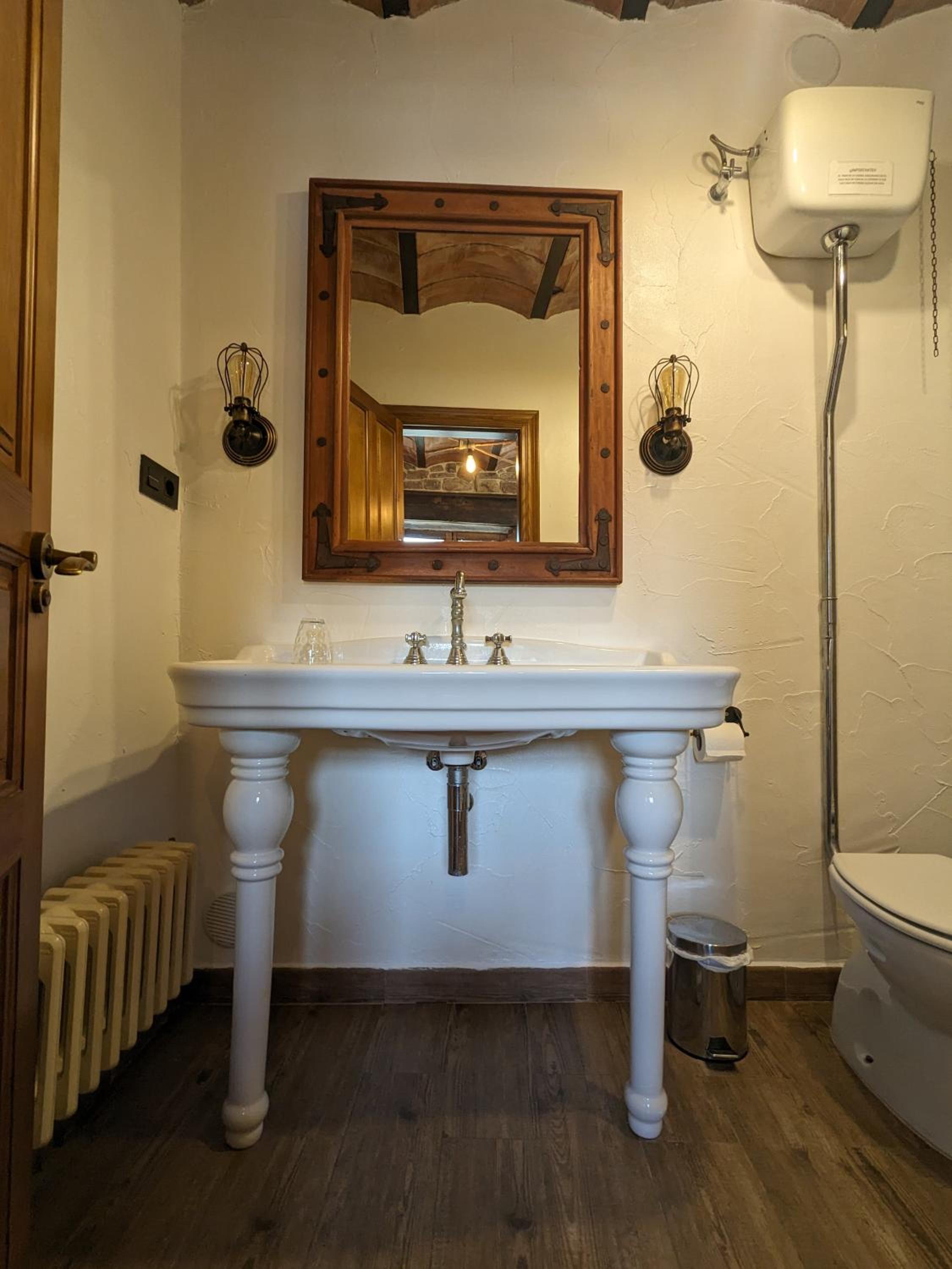 Double Room with Private Bathroom - Photo 2