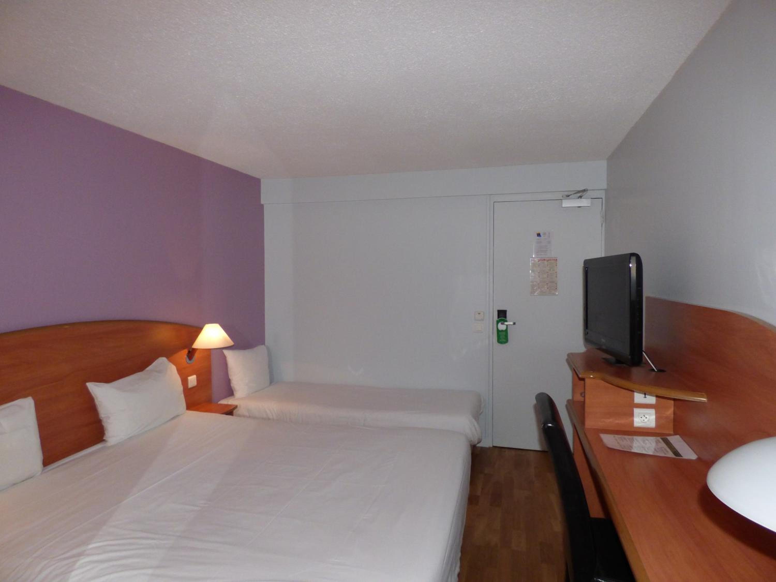 Twin Room - Photo 4