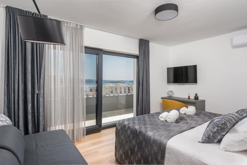 Three-Bedroom Villa photo 1