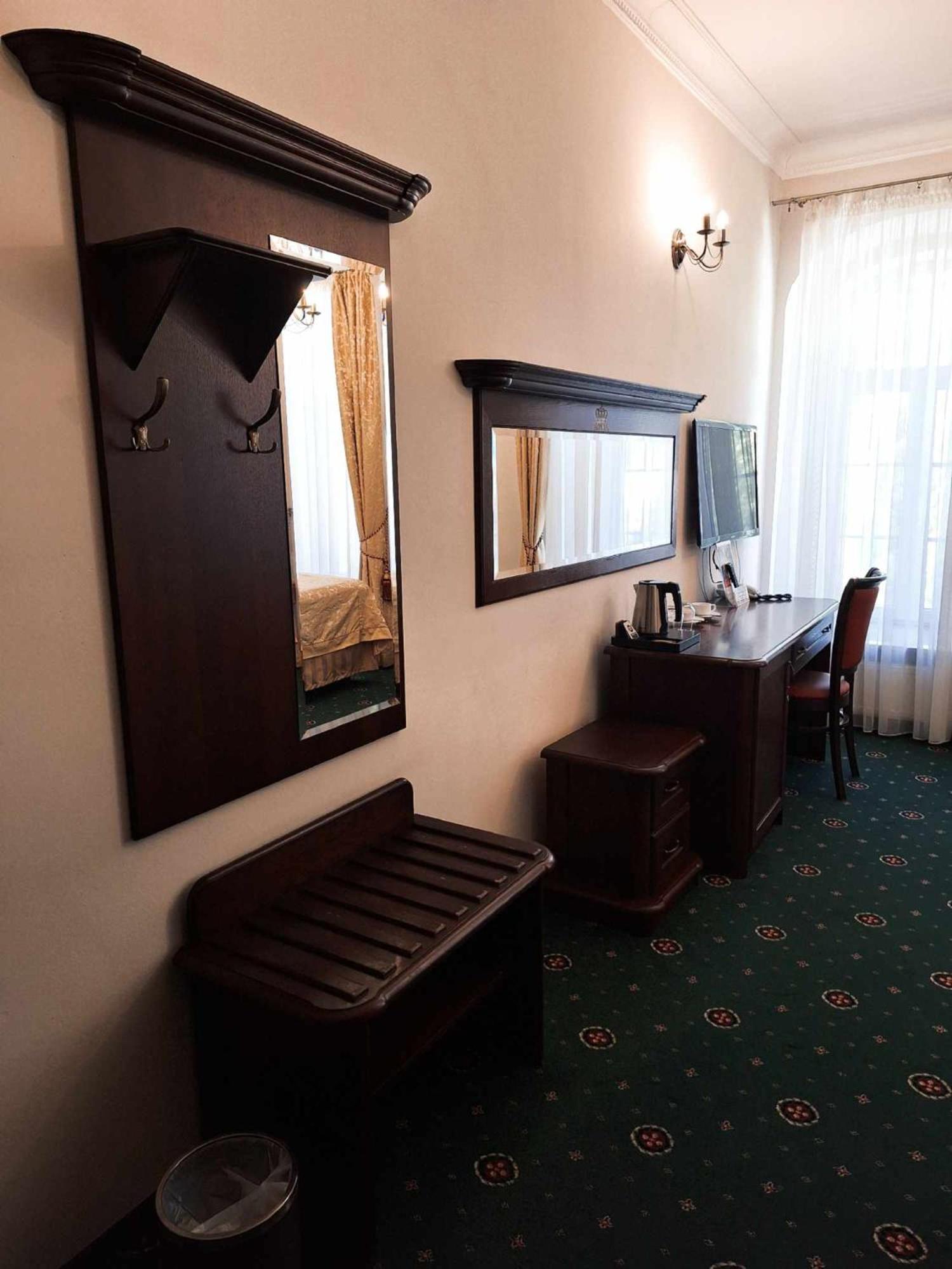 Standard King Room photo 3