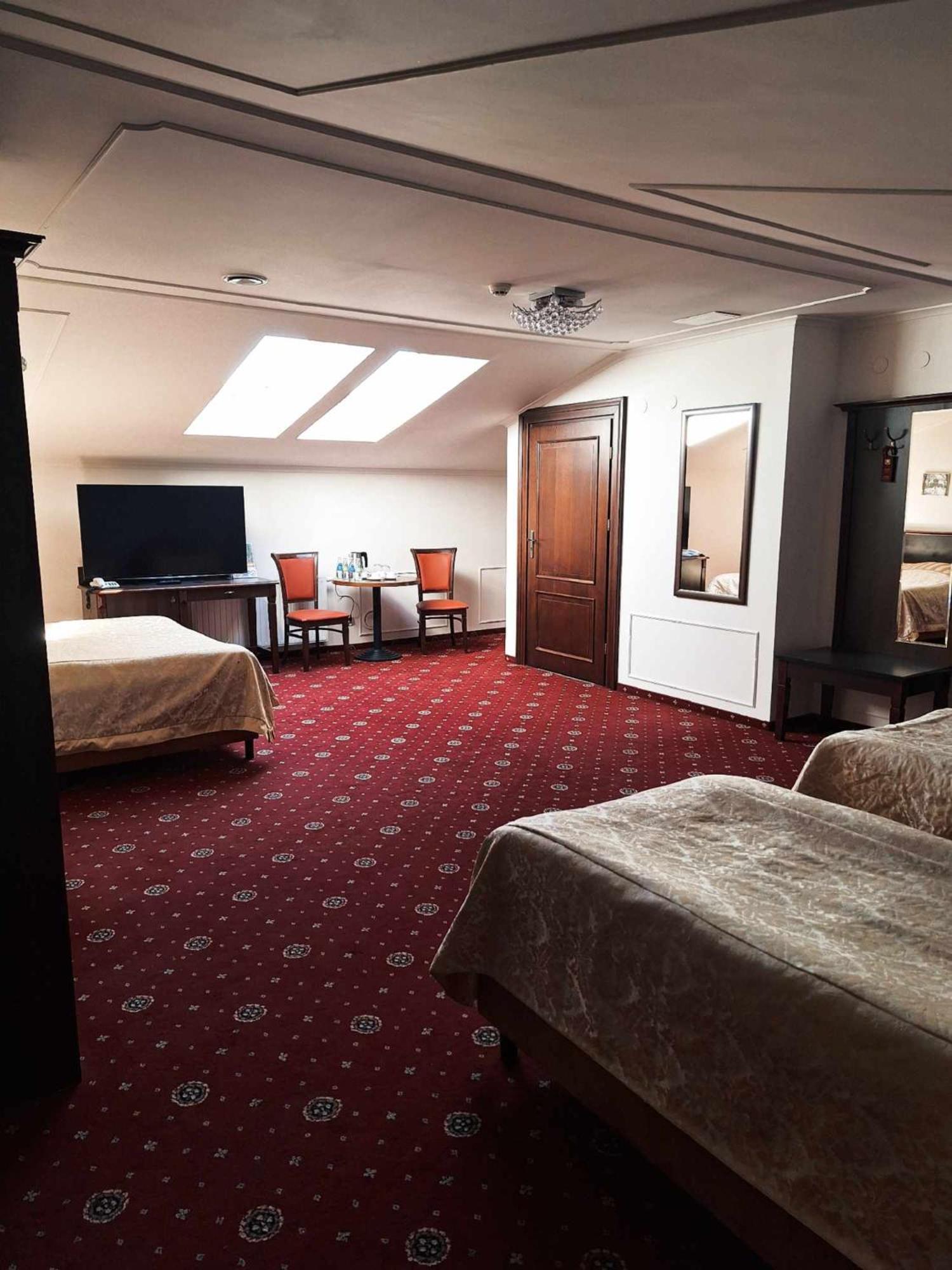 Deluxe Family Room