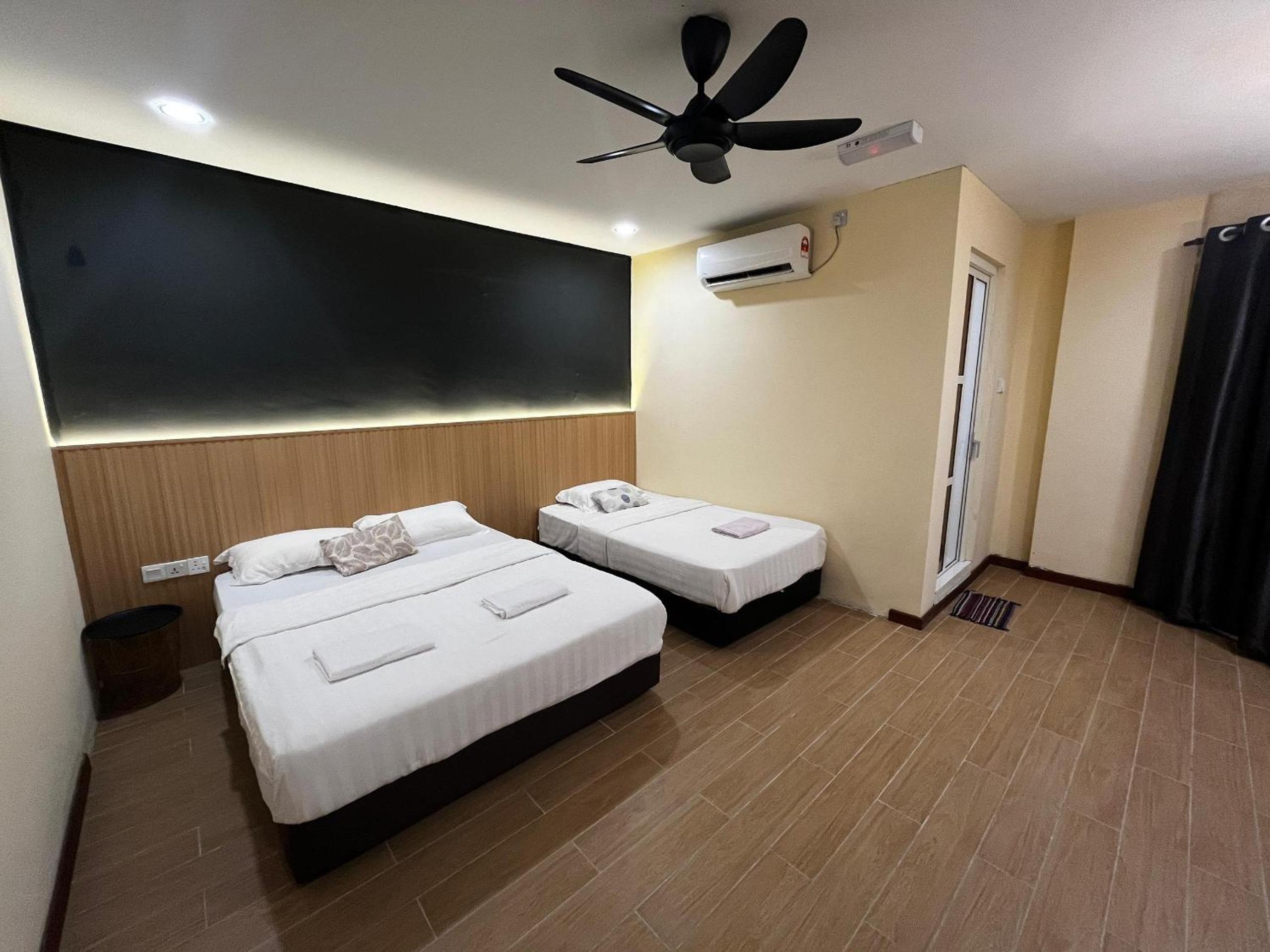 Deluxe Family Room - Photo 1