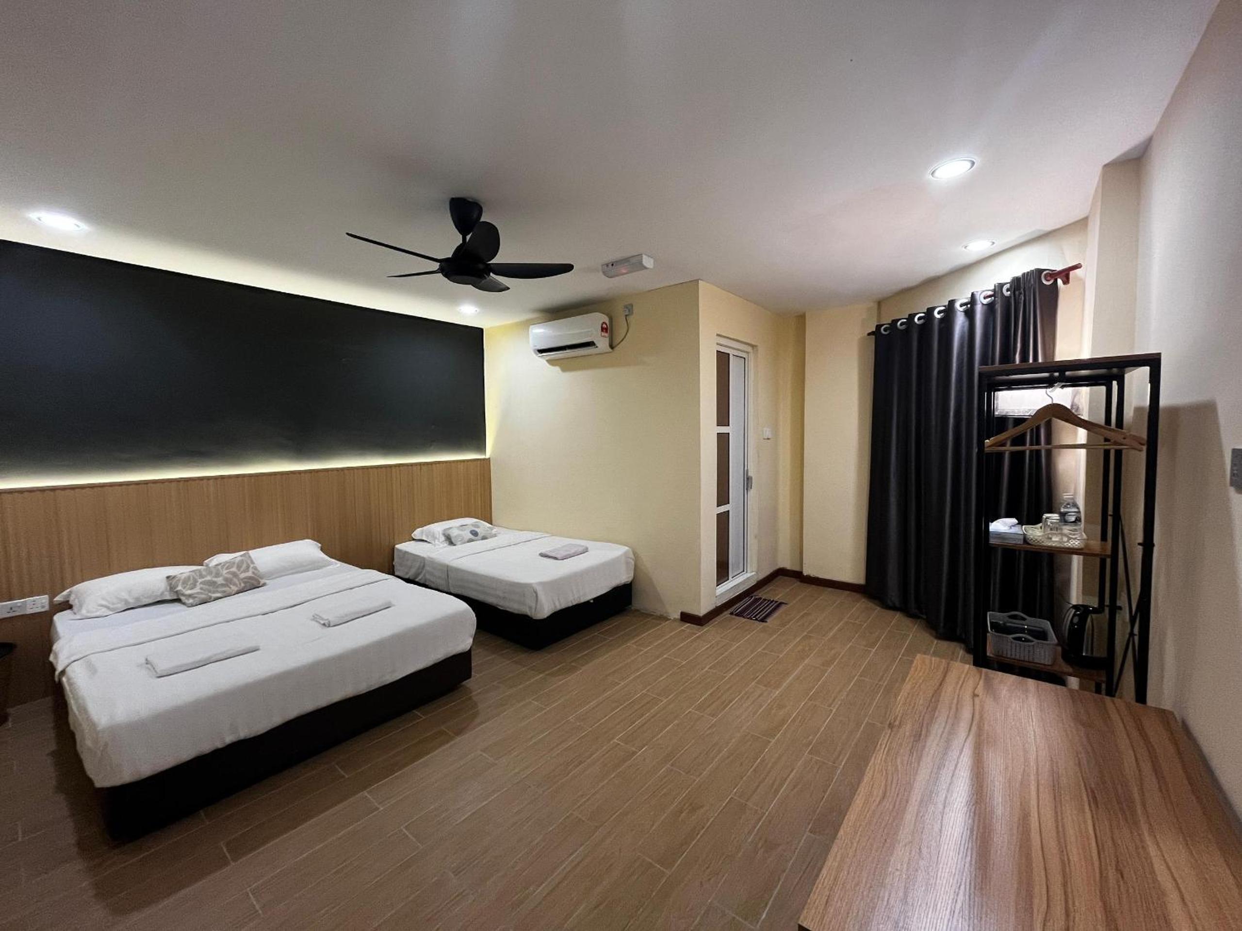 Deluxe Family Room - Photo 2