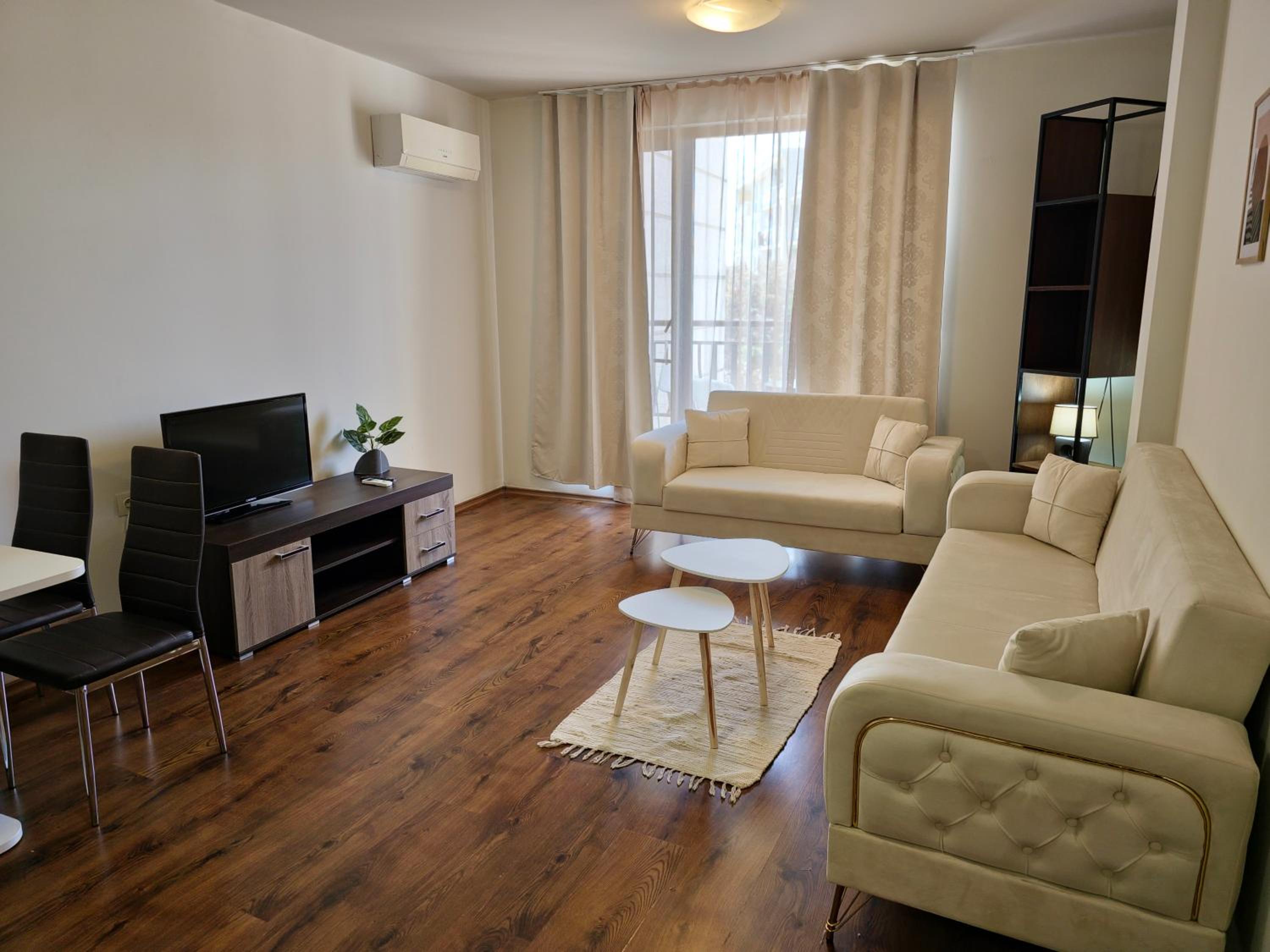 Apartment with Garden View