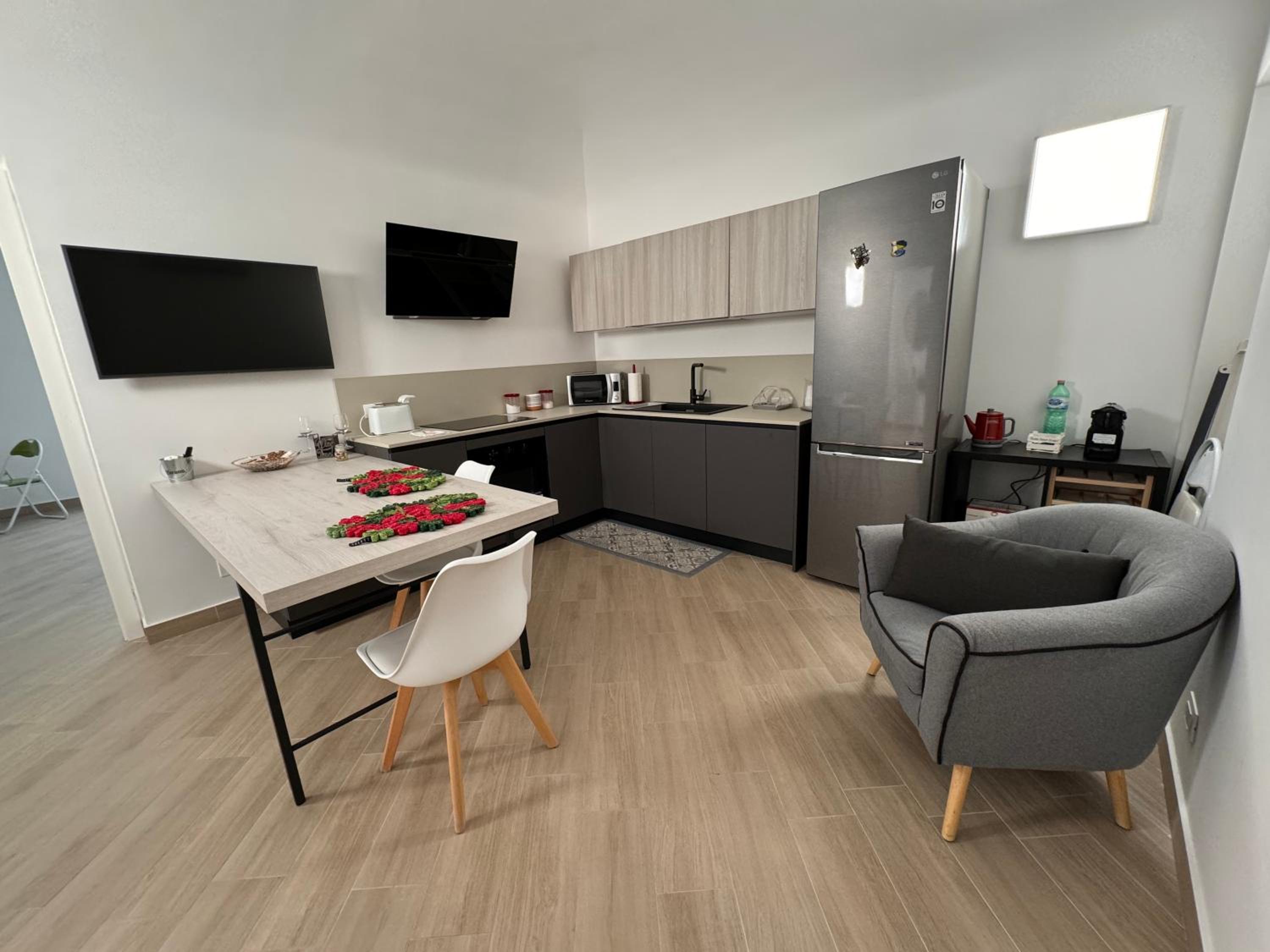 One-Bedroom House photo 3