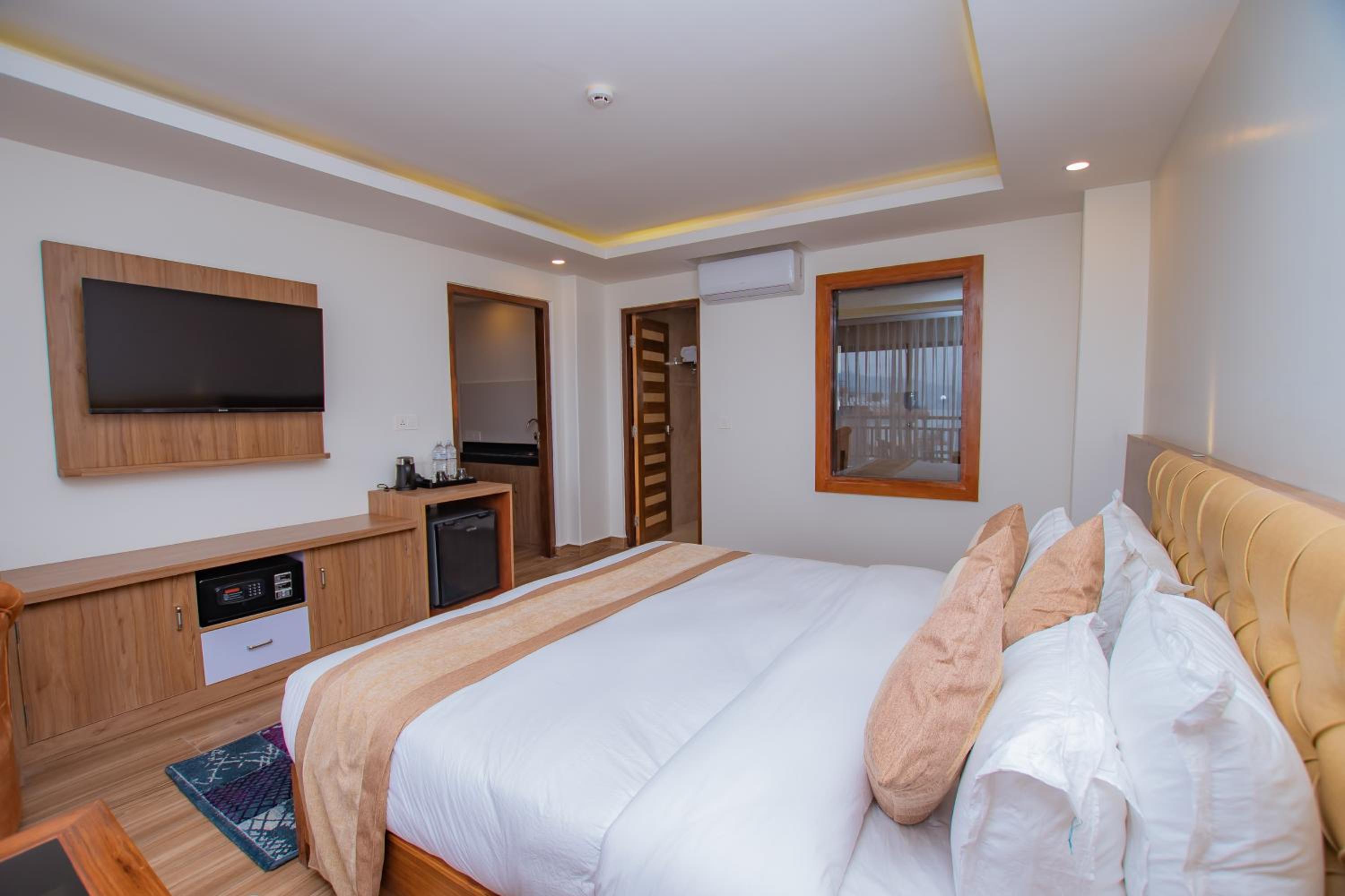 Suite Room with Steam and Jacuzzi - Photo 3