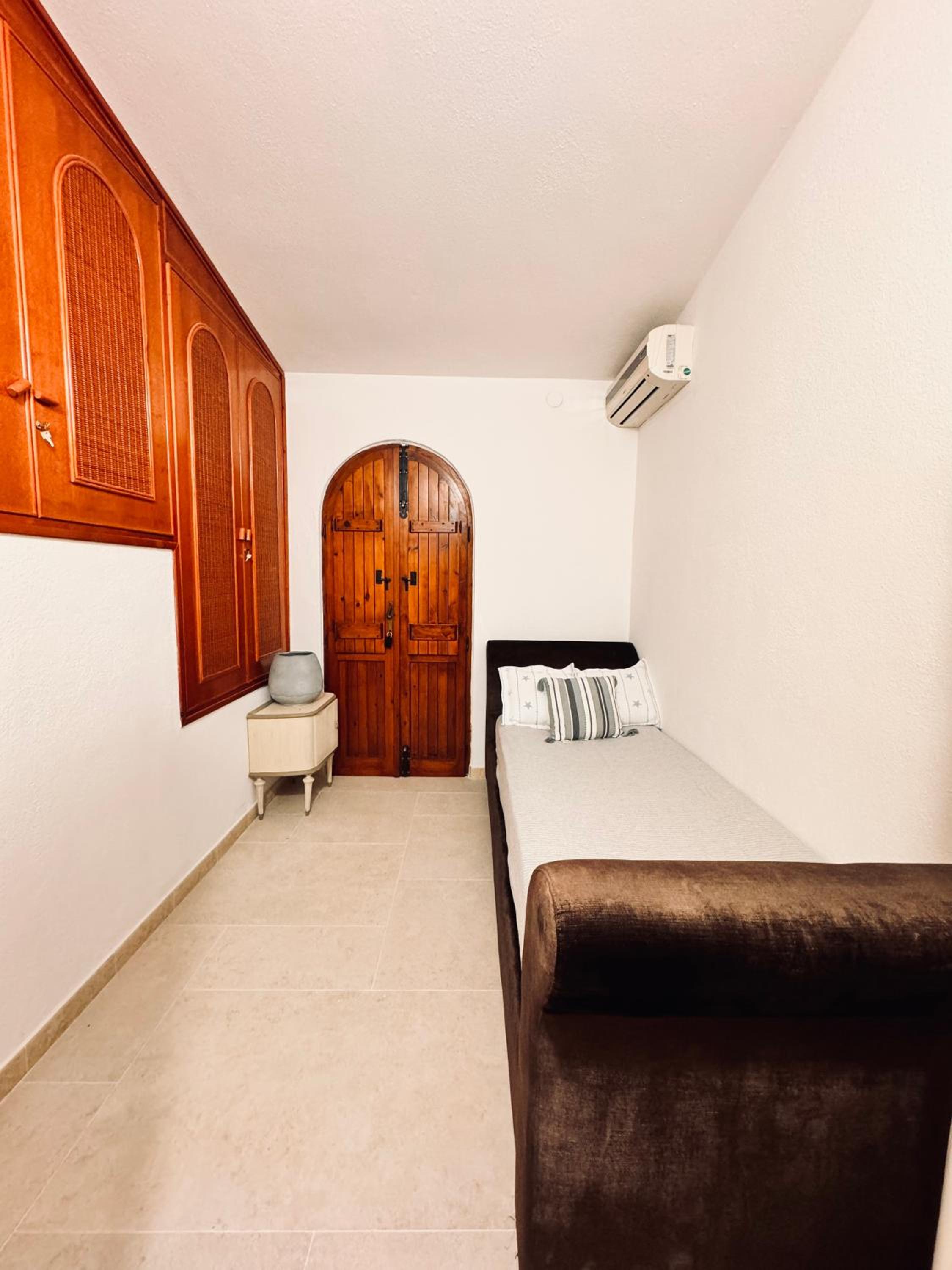 Four-Bedroom House photo 1