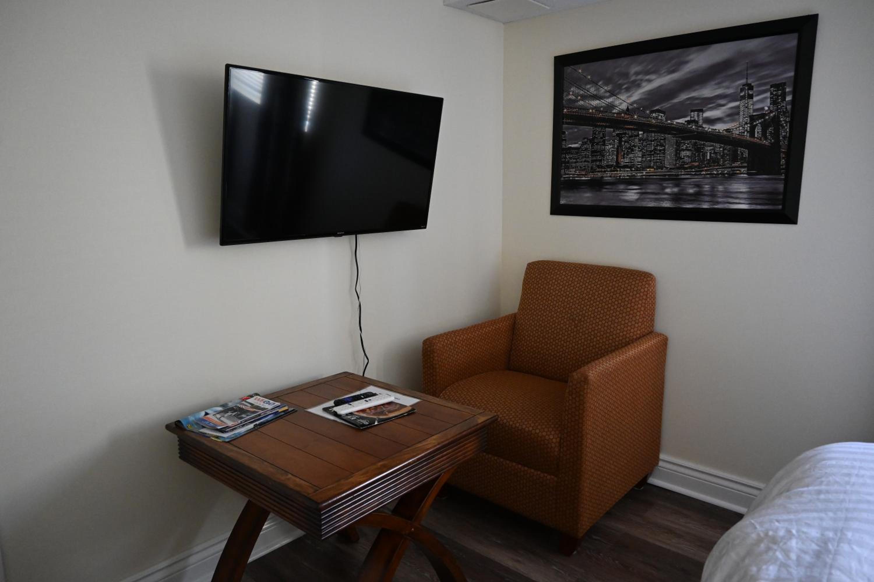 One-Bedroom Apartment - Photo 5