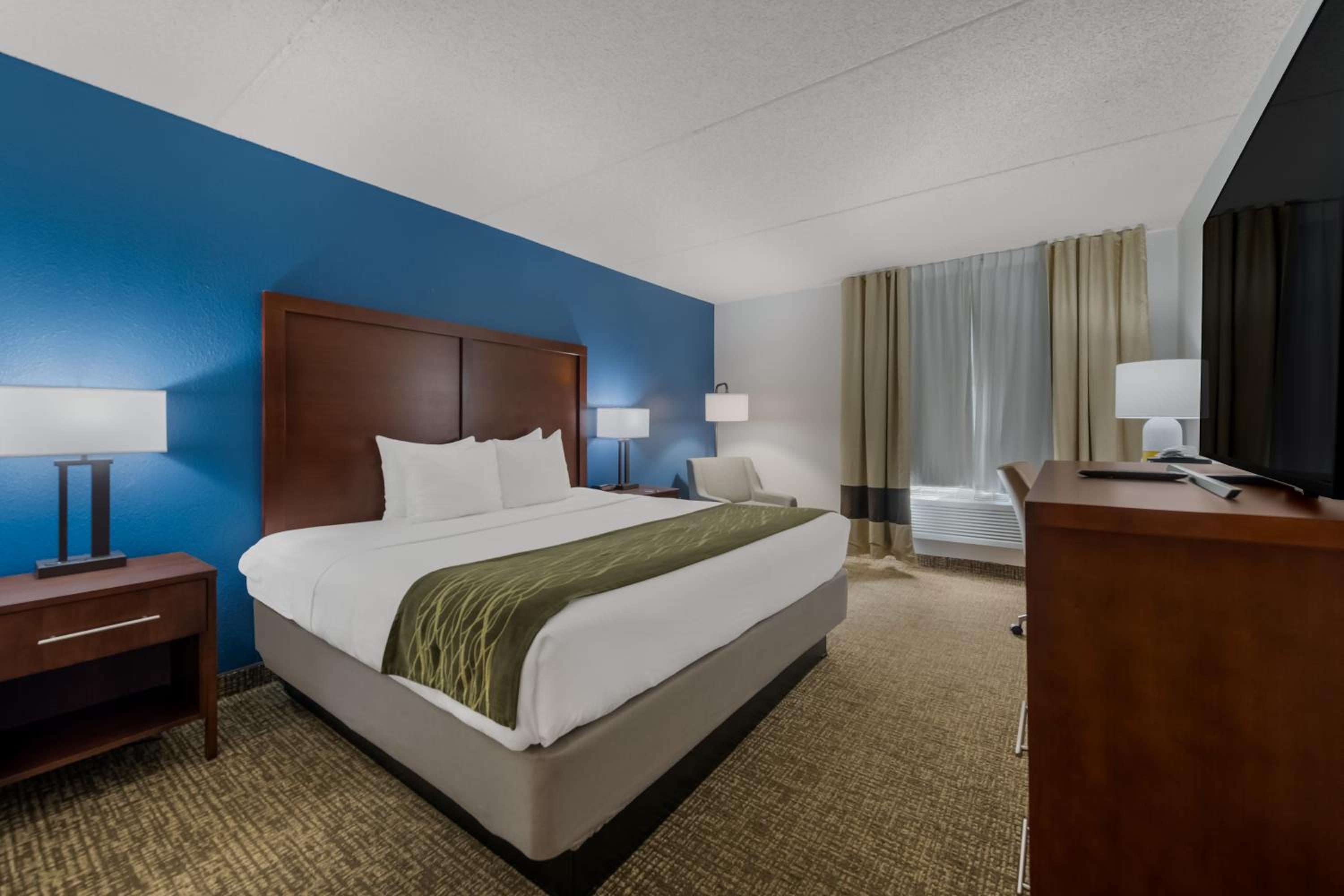 King Room - Accessible/Non-Smoking - Photo 1