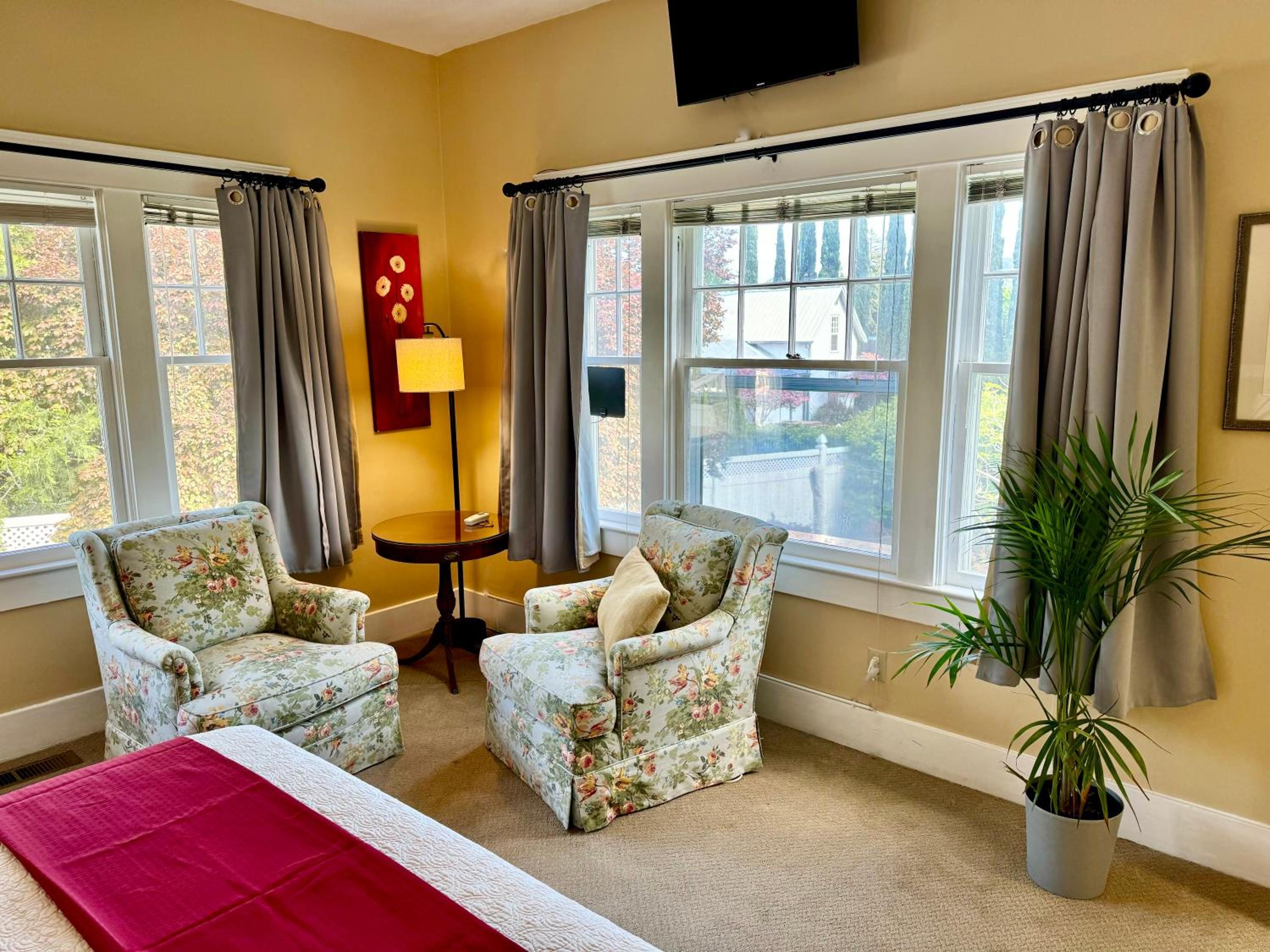 Queen Room with Garden View