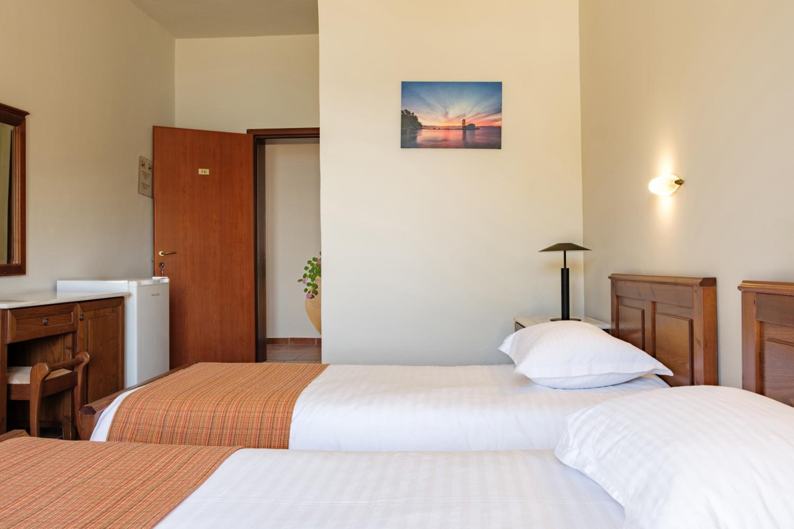 Apollon Standard Double/Twin Room with Sea View - Photo 5