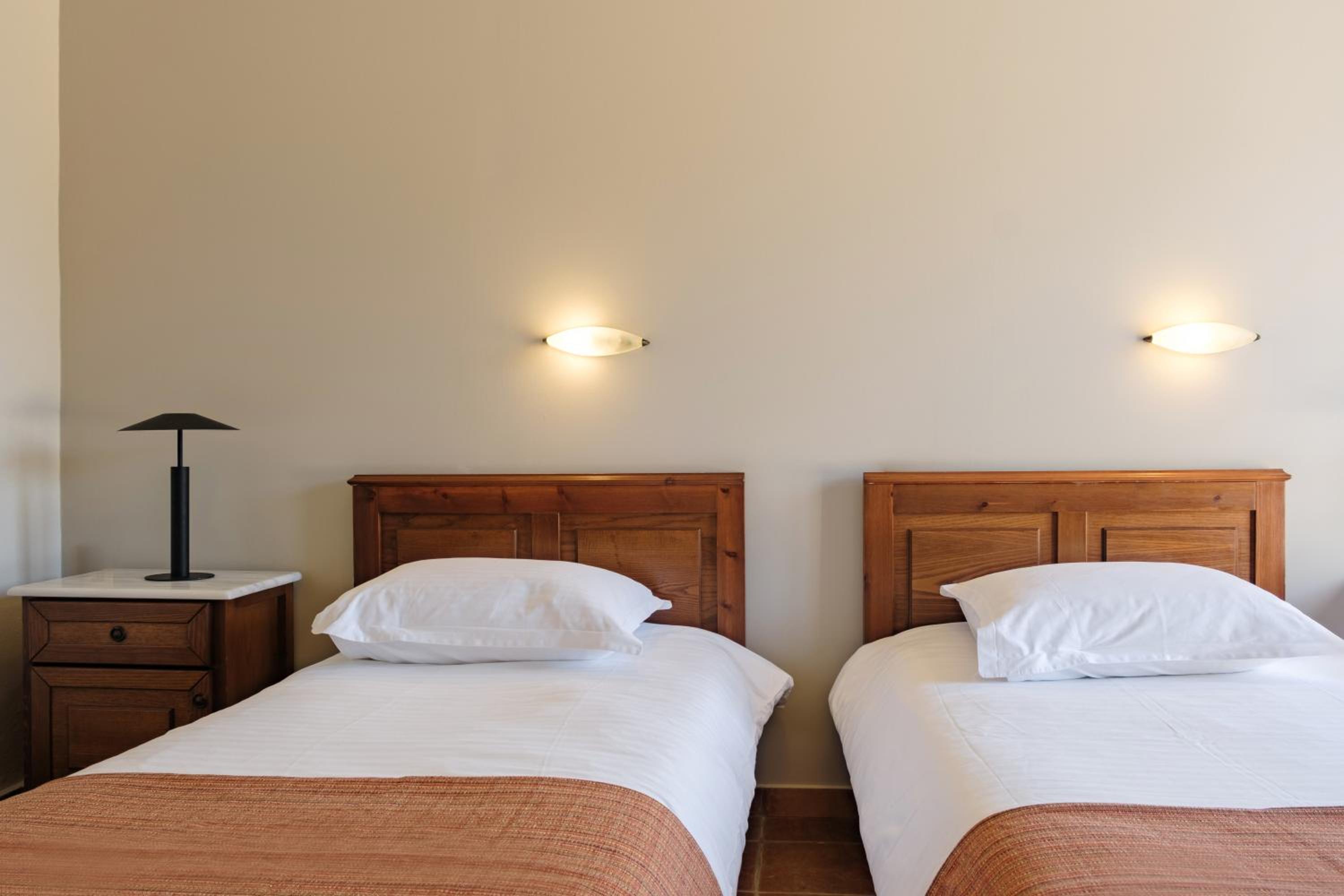 Apollon Standard Double/Twin Room with Sea View - Photo 7