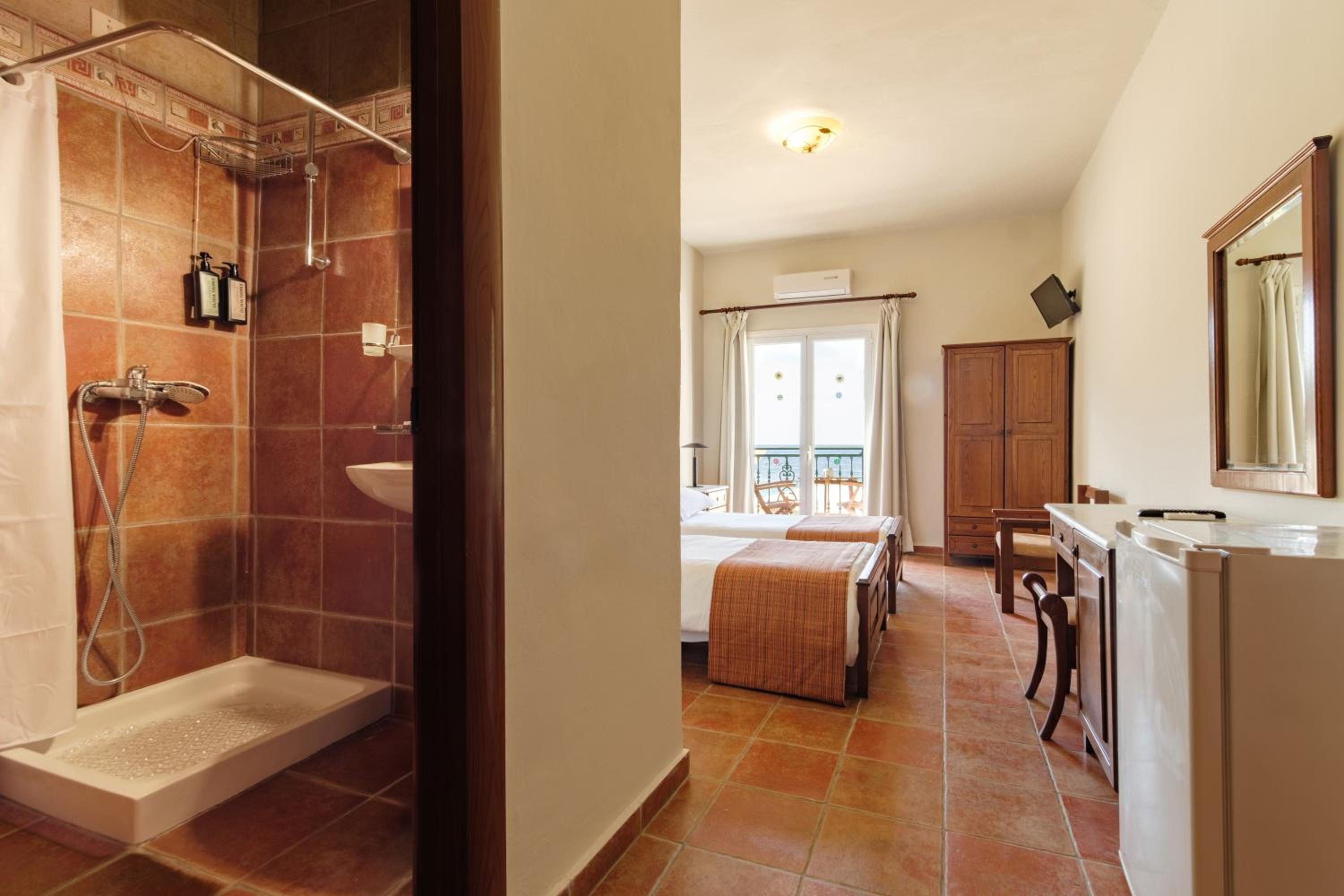 Apollon Standard Double/Twin Room with Sea View - Photo 4