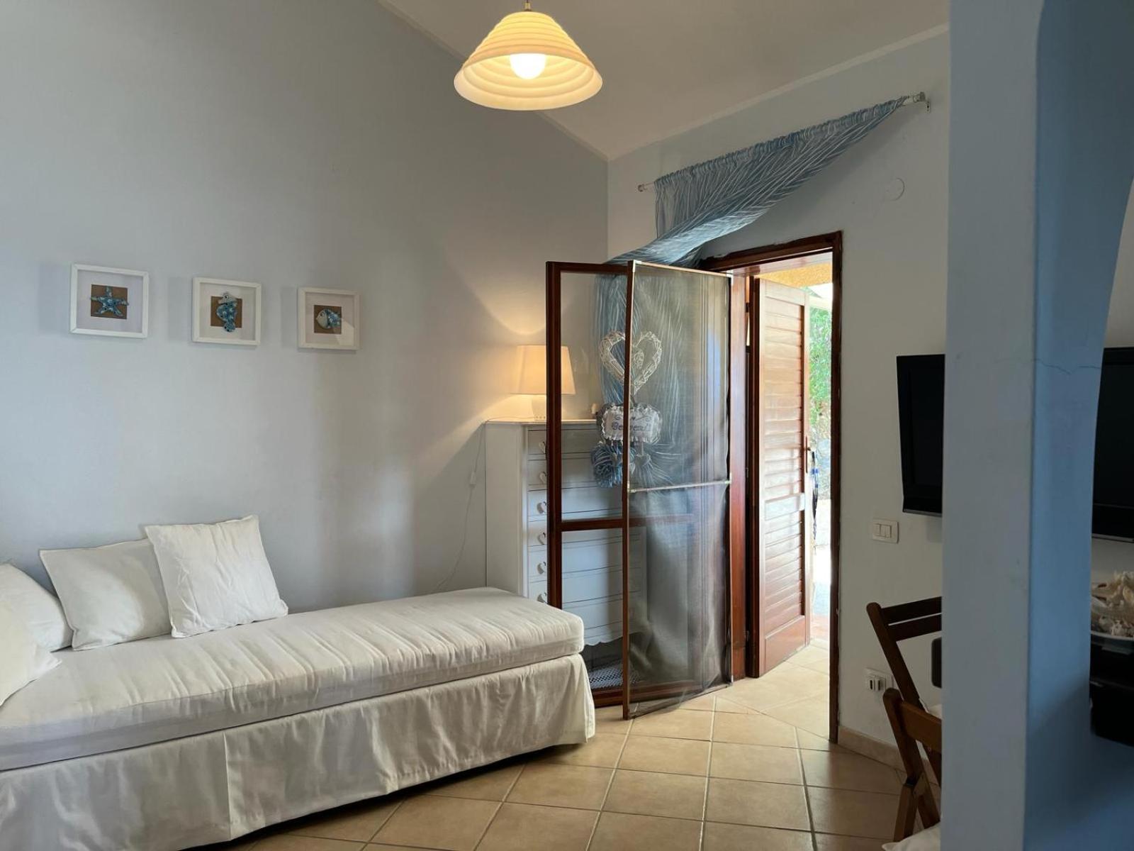 One-Bedroom House photo 1