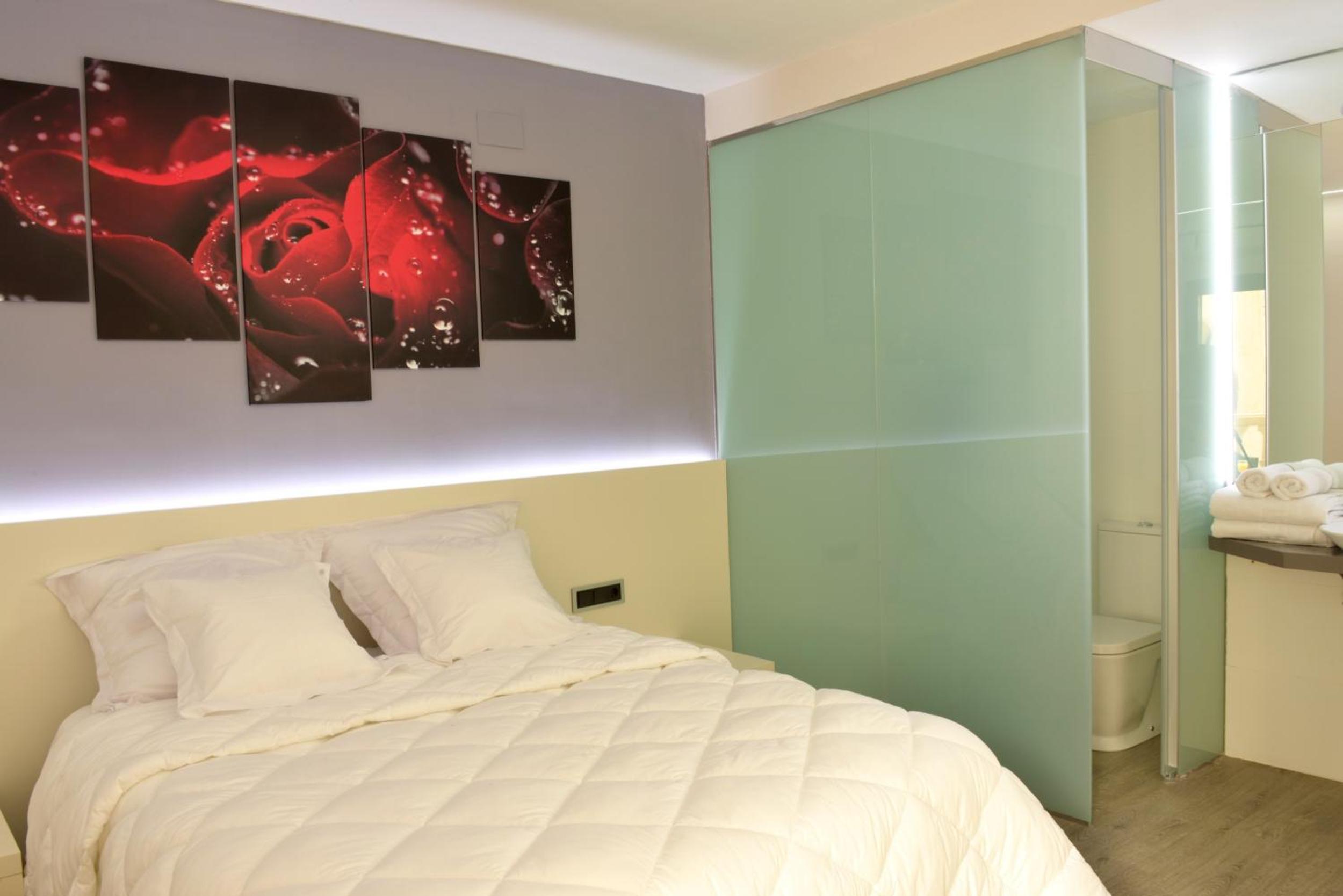 Deluxe Double Room with Balcony photo 3