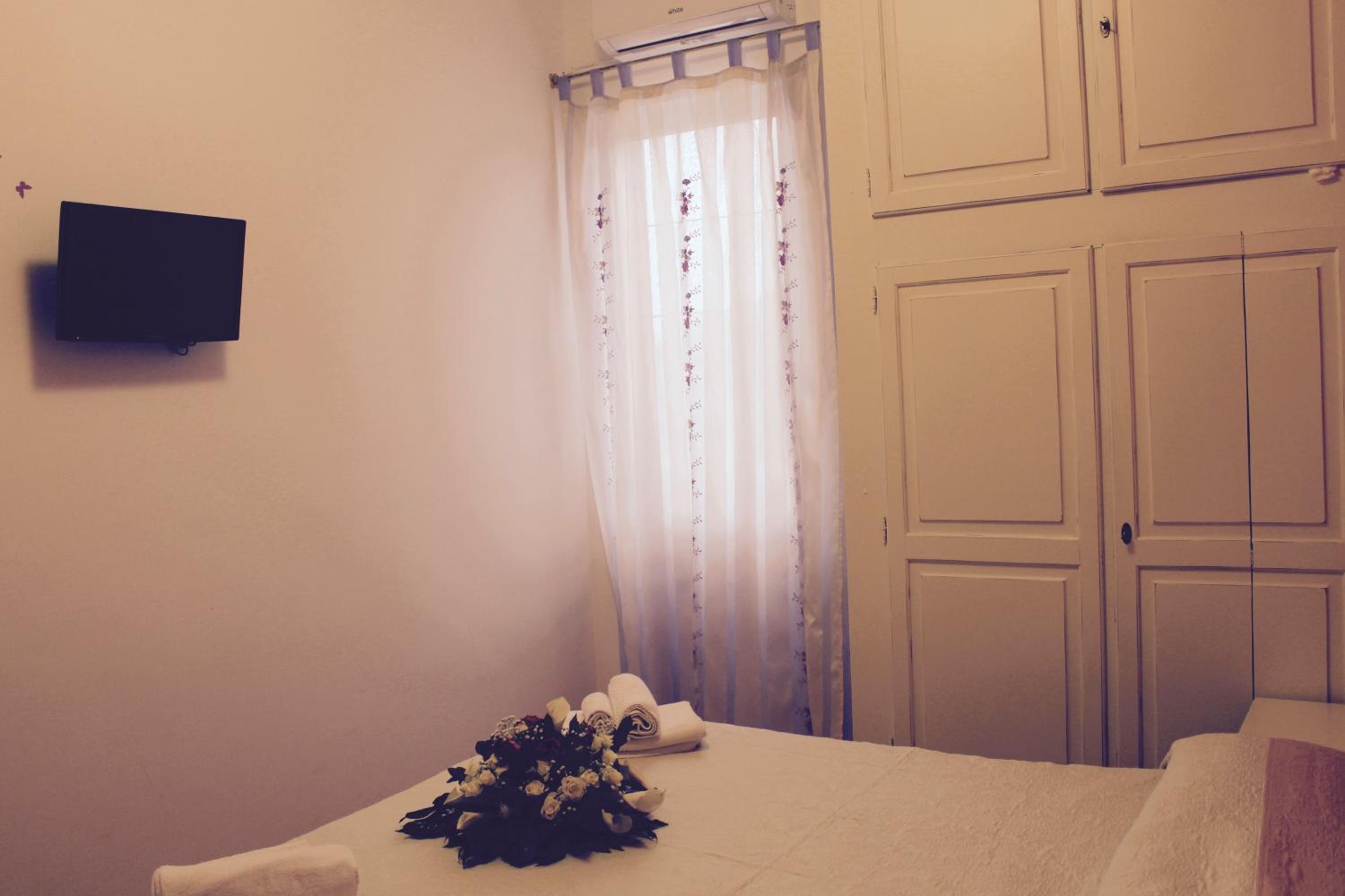Economy Double Room photo 2