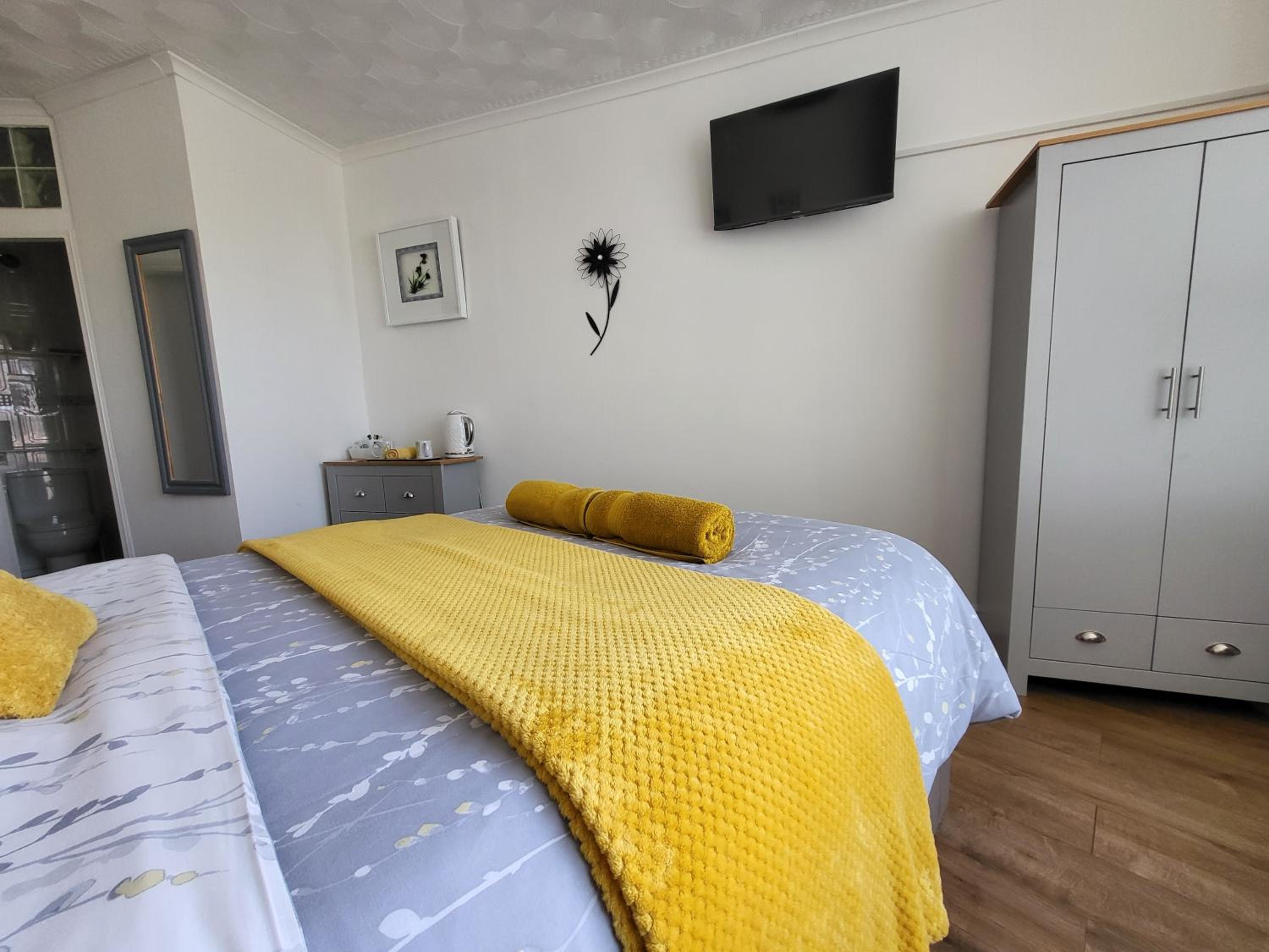 Double Room with Private Bathroom photo 2