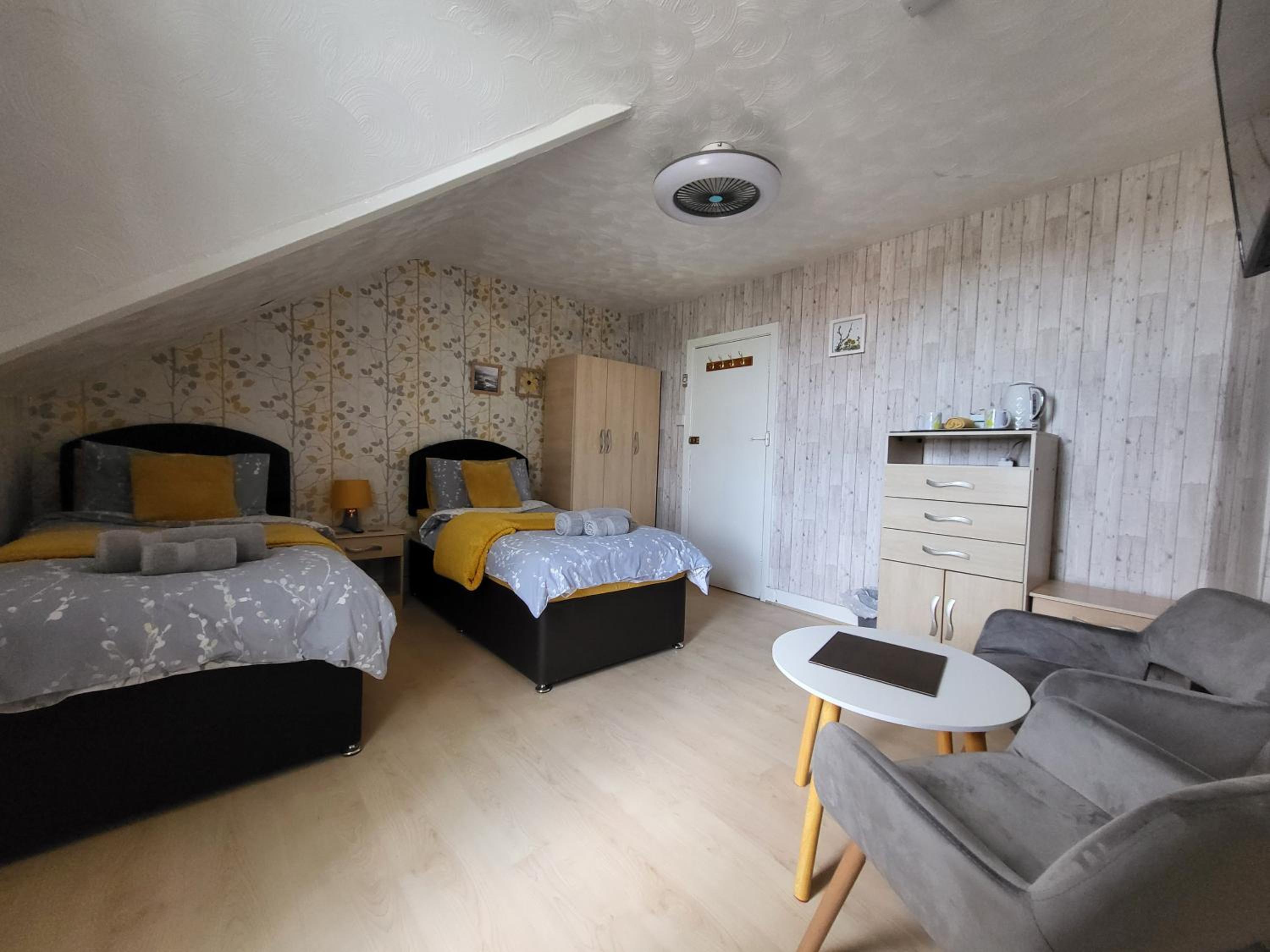 Twin Room with Private Bathroom photo 1