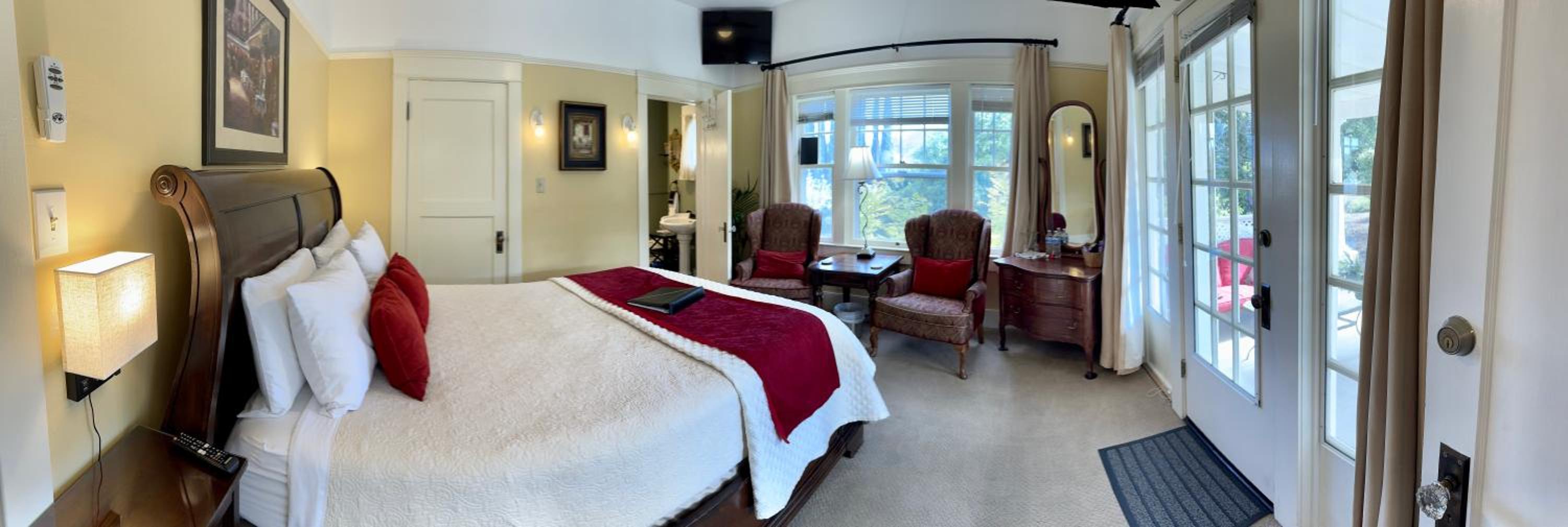Queen Room with Balcony