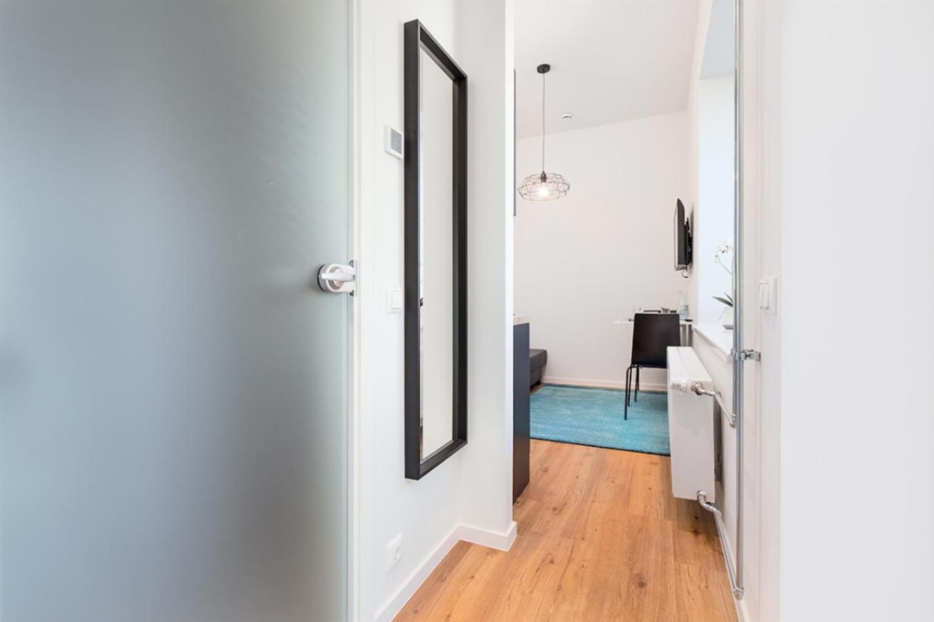 Studio with Balcony - Photo 8