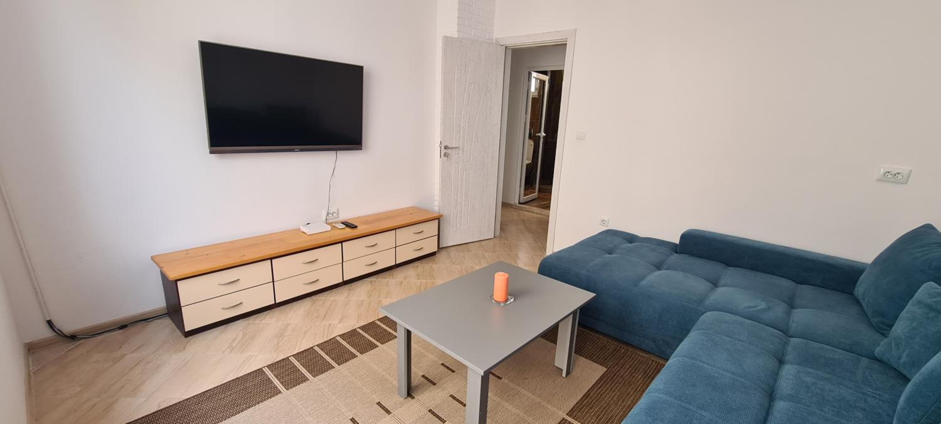 One-Bedroom Apartment photo 1