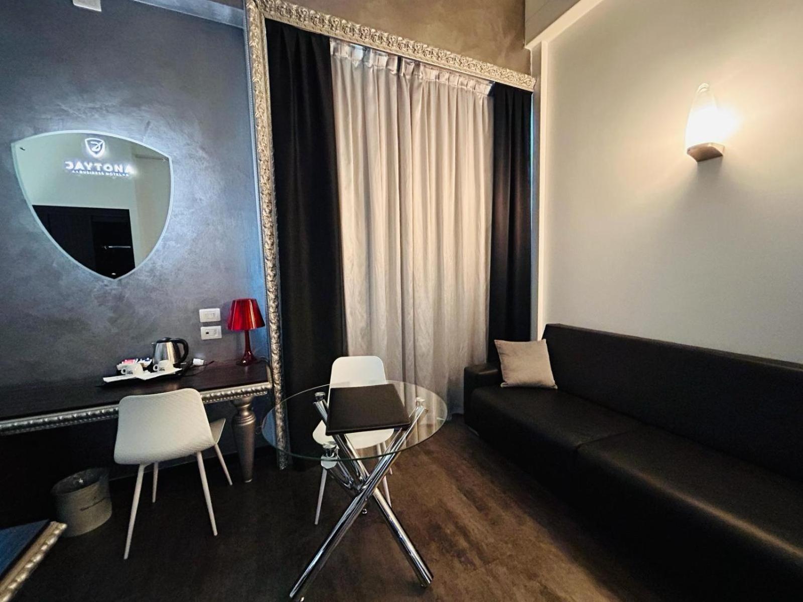 Suite (4 Adults) - Photo 1