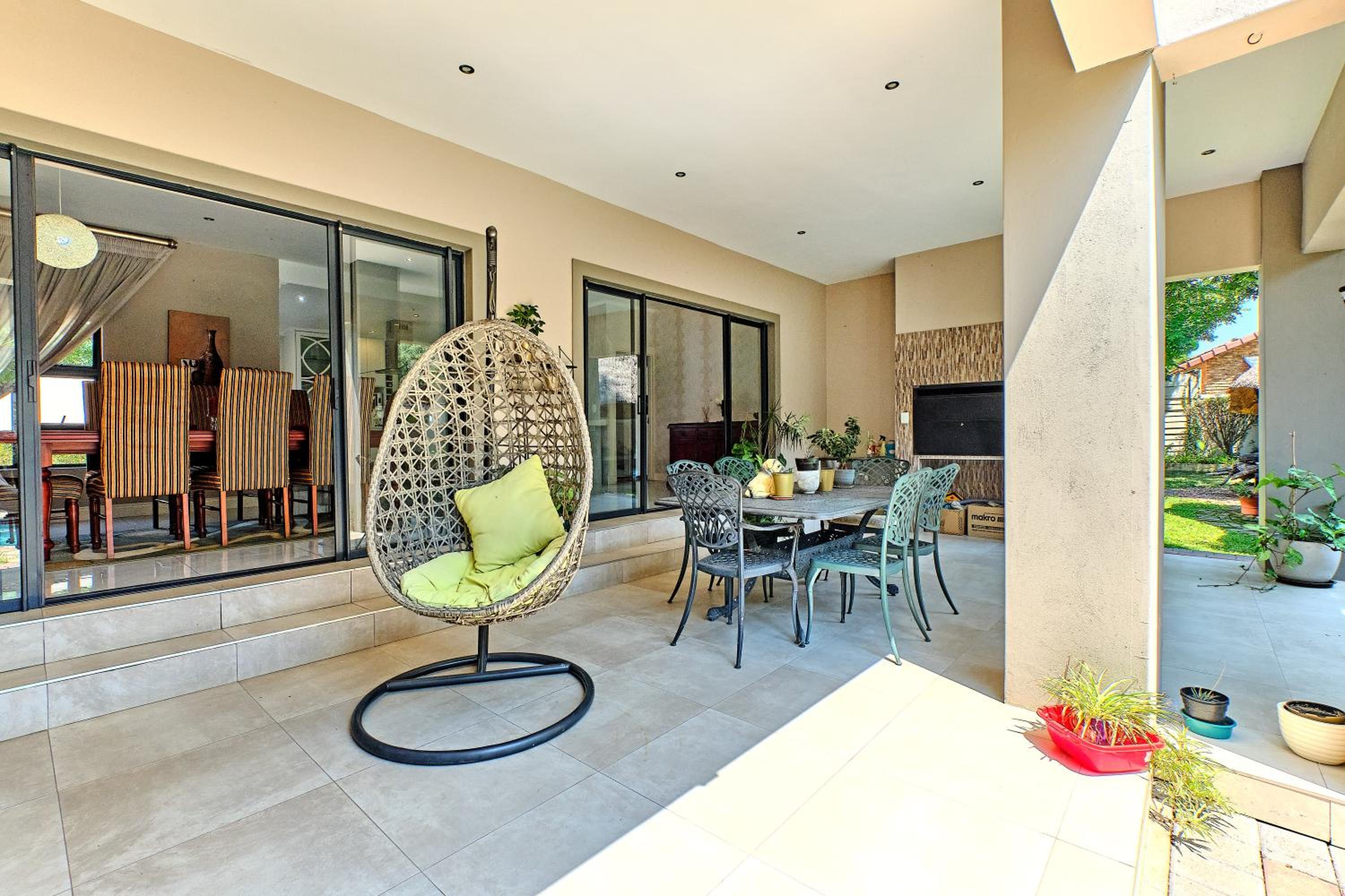 Three-Bedroom House photo 2