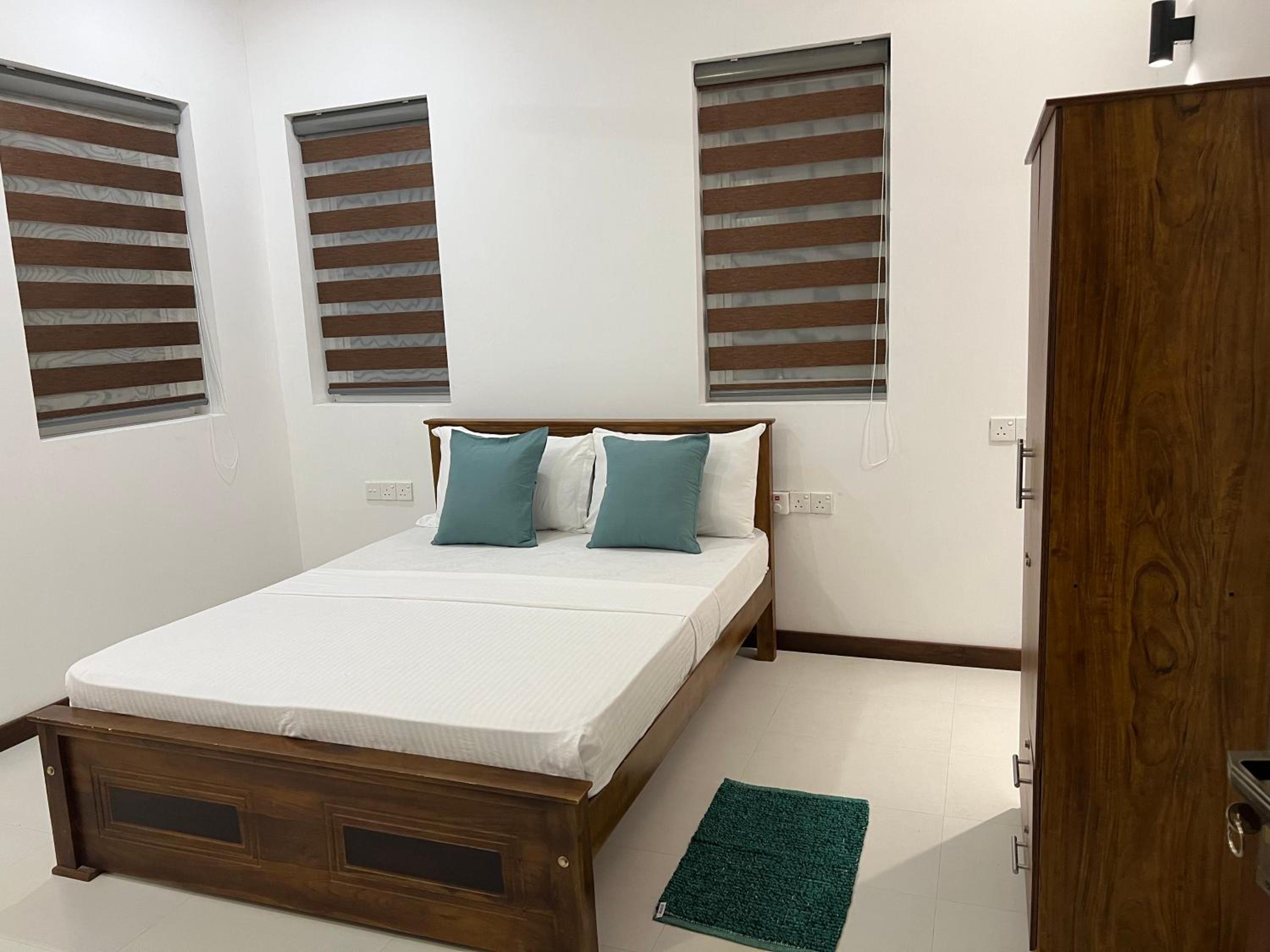 Deluxe Room (2 Adults + 1 Child) - Photo 3