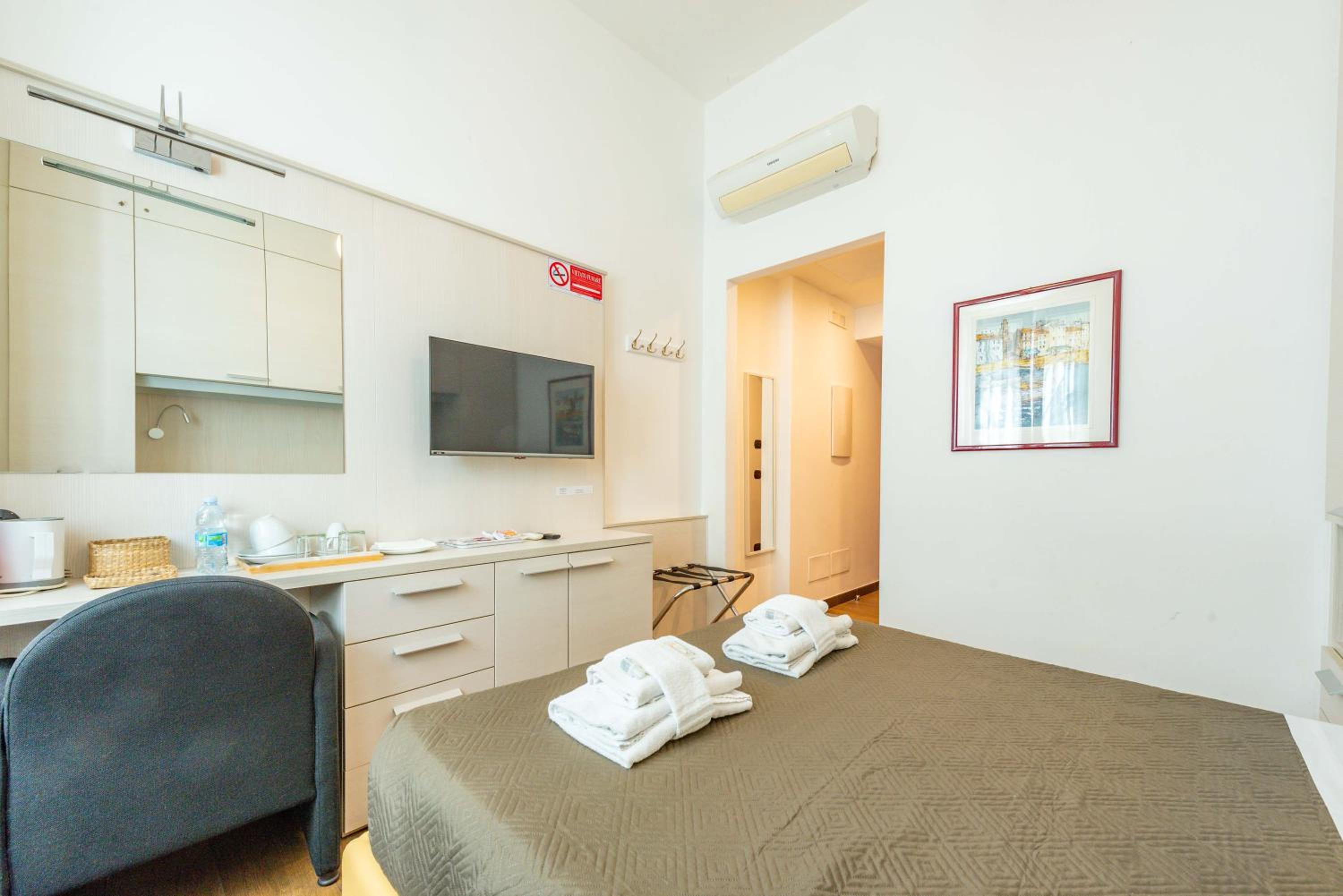 Small Double Room photo 3