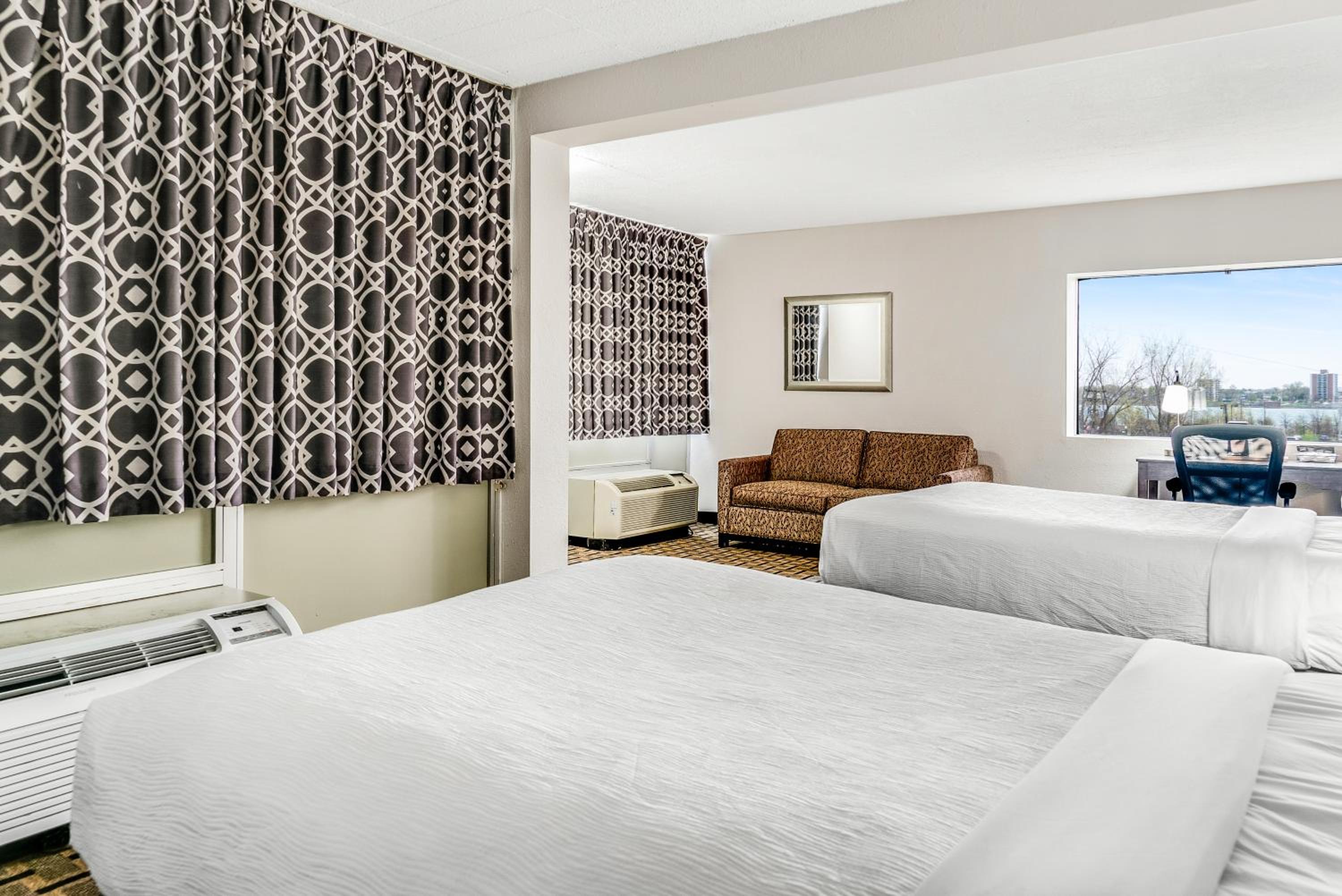 Double Suite with Two Double Beds - Non-Smoking photo 1