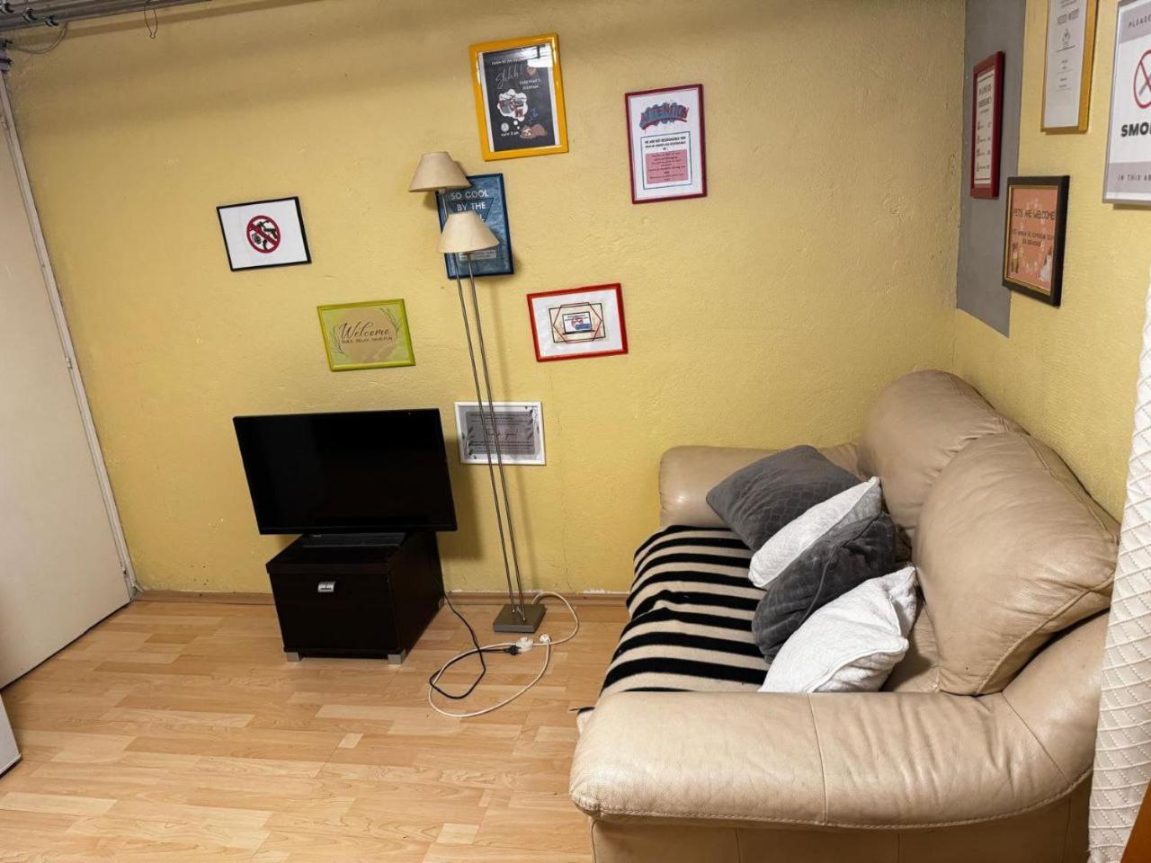 Standard Double Room with Shared Bathroom photo 3