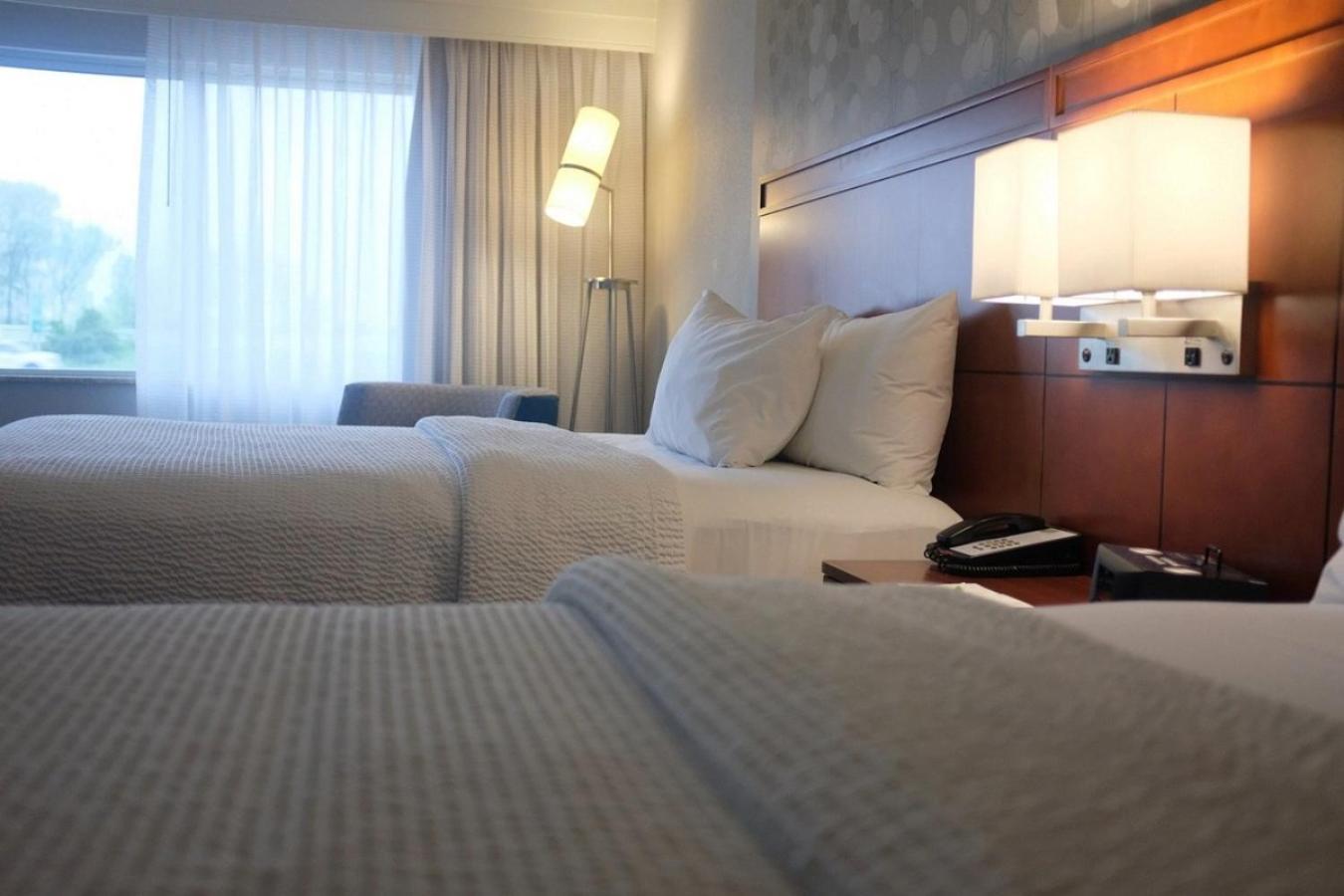 Queen Room with Two Queen Beds - Photo 3