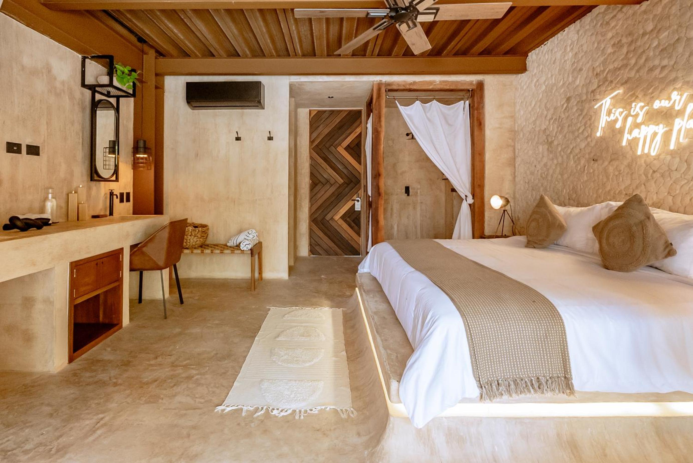King Suite with Pool View - Photo 13