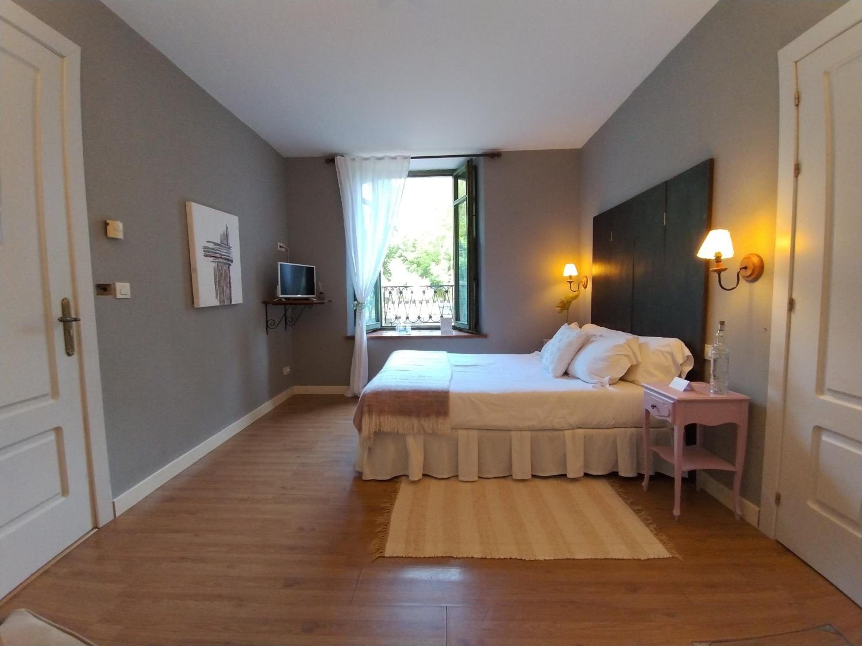 Double Room - Photo 5