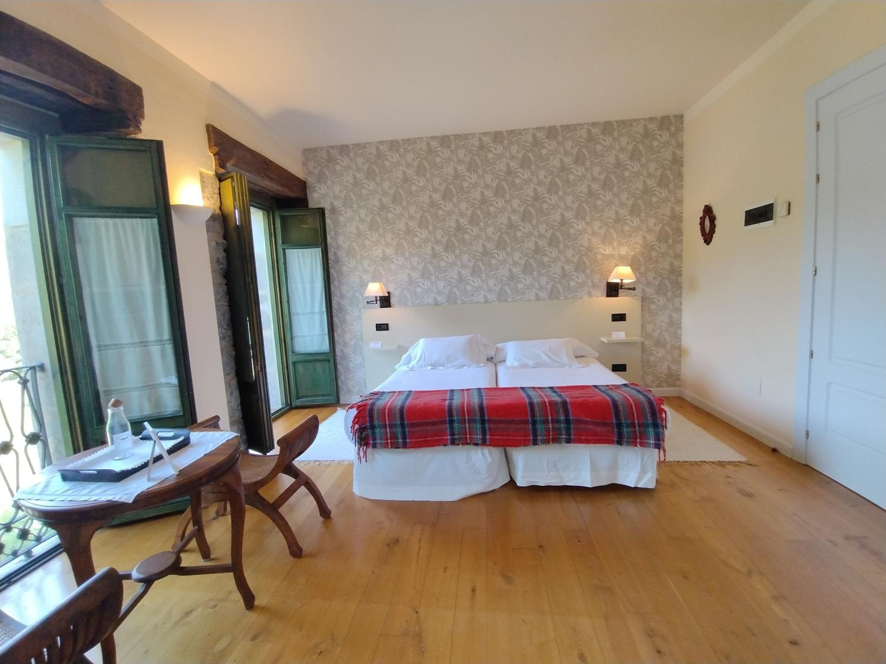 Deluxe Room - Photo 1