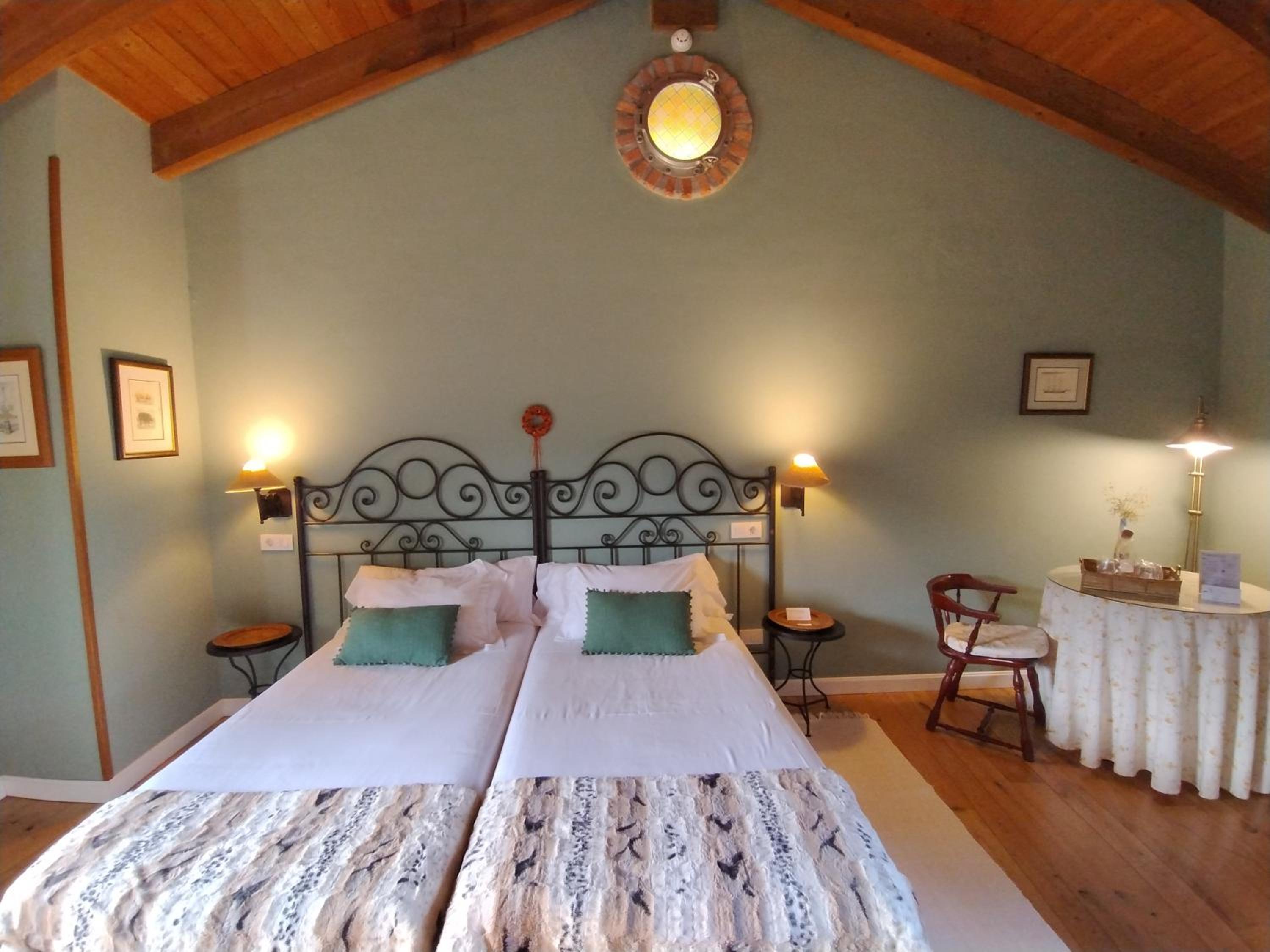 Deluxe Room - Photo 6