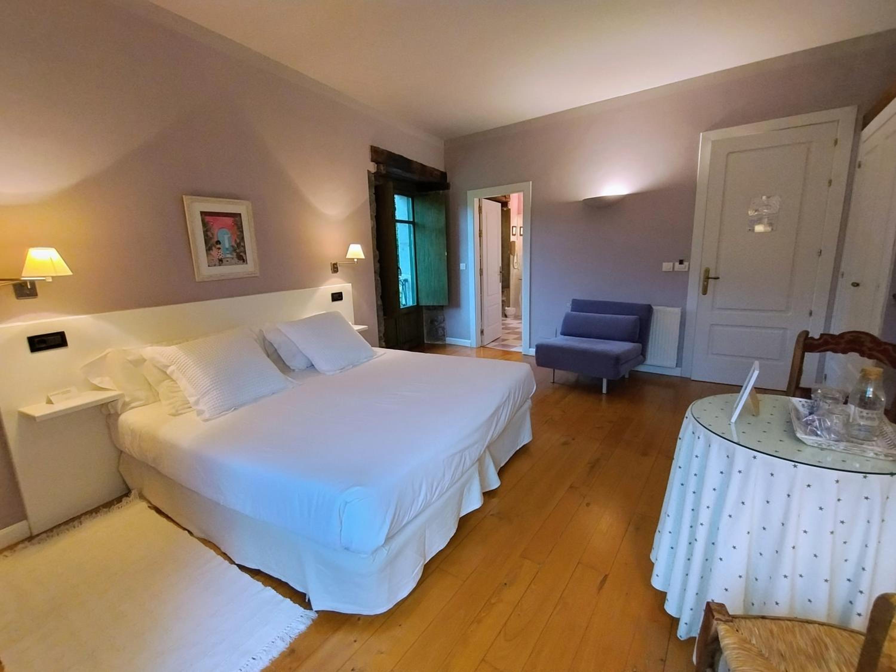 Deluxe Room - Photo 3